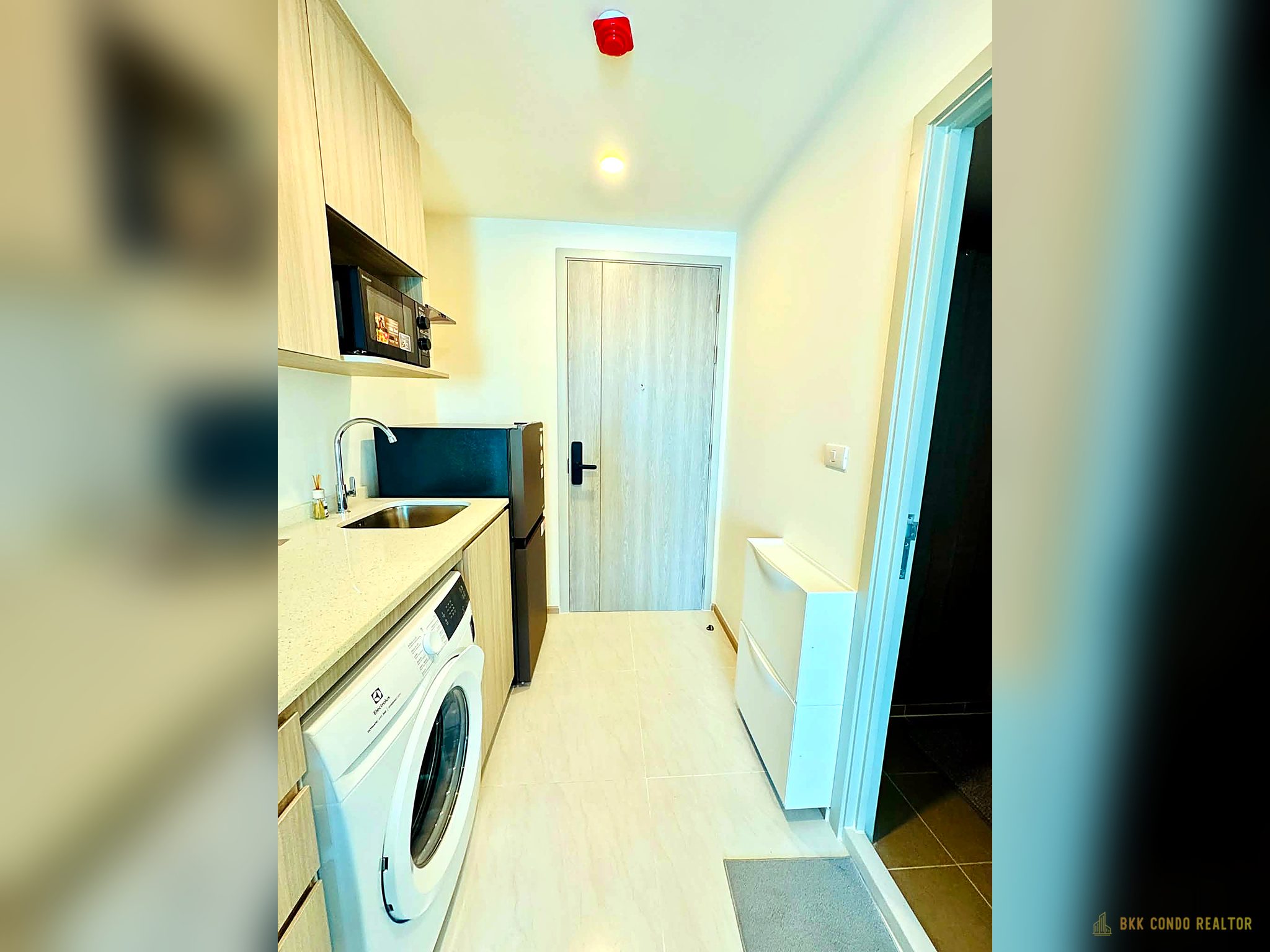 05-kitchen-66 Studio Condo for Rent at Origin Play Sri-Udom Station (24 sqm) — Udom Suk BTS