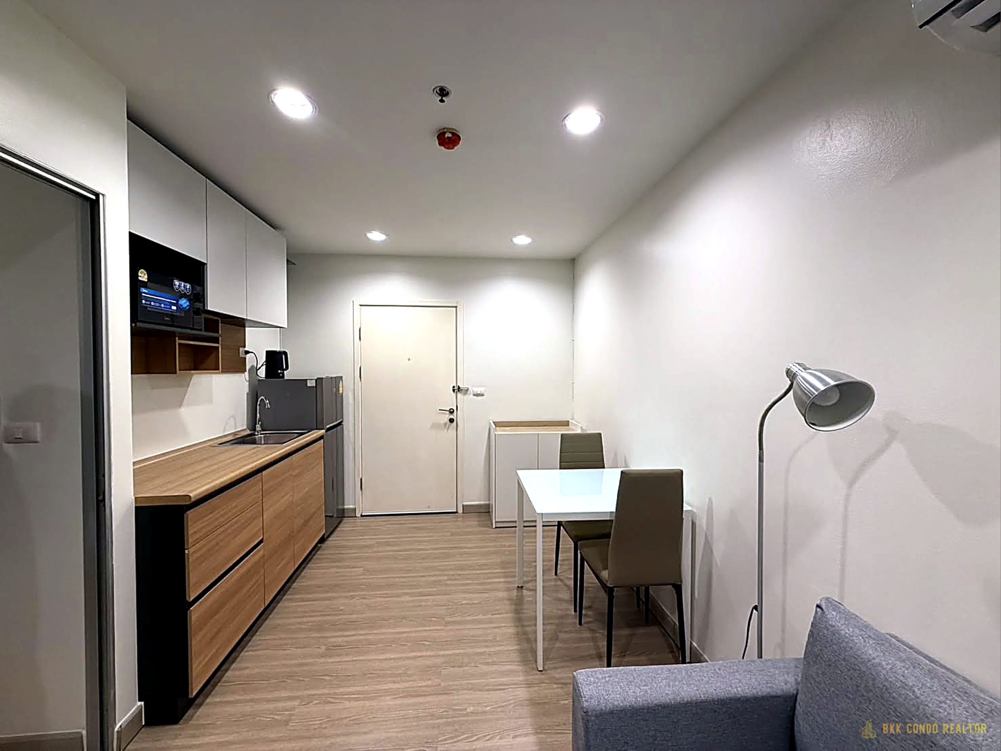 Studio Condo for Rent at Aspire Rama 4 (28.5 sqm) — Ekkamai BTS