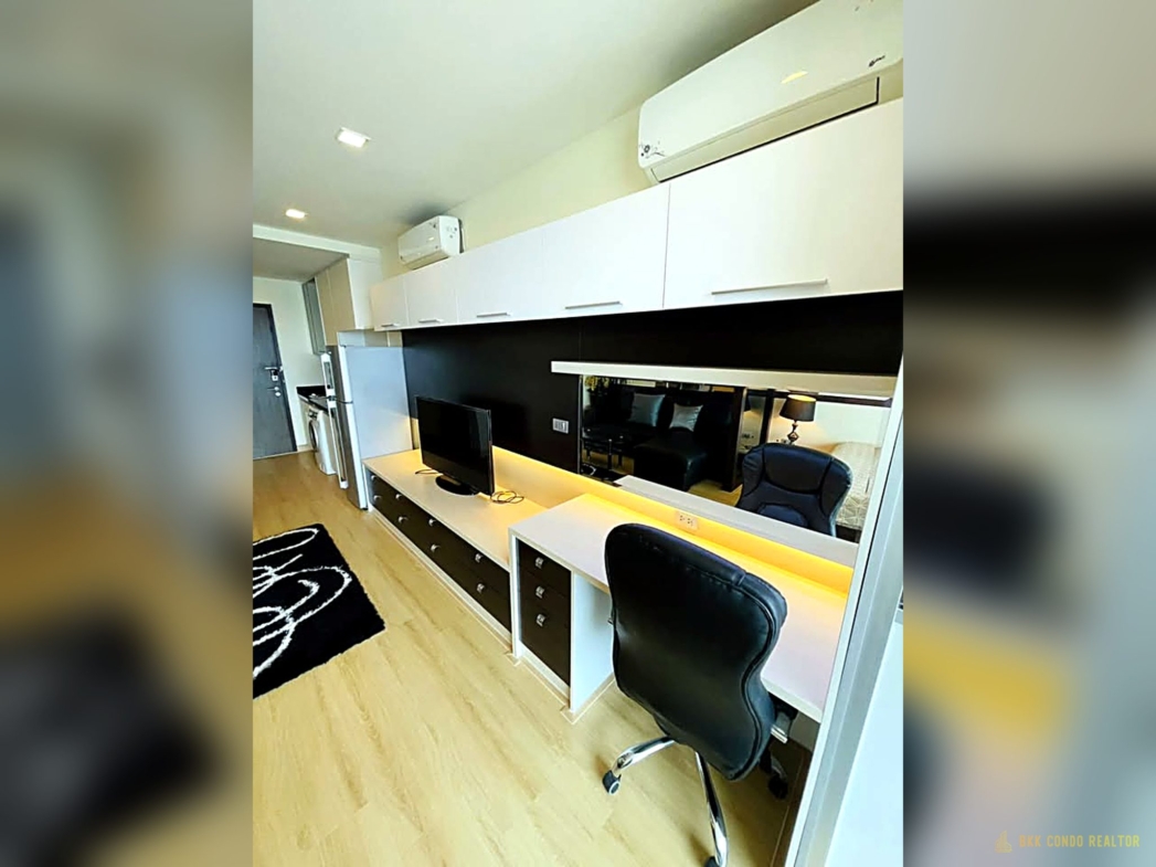 Studio Condo for Rent at Sky Walk Residence (40 sqm) — Phra Khanong BTS