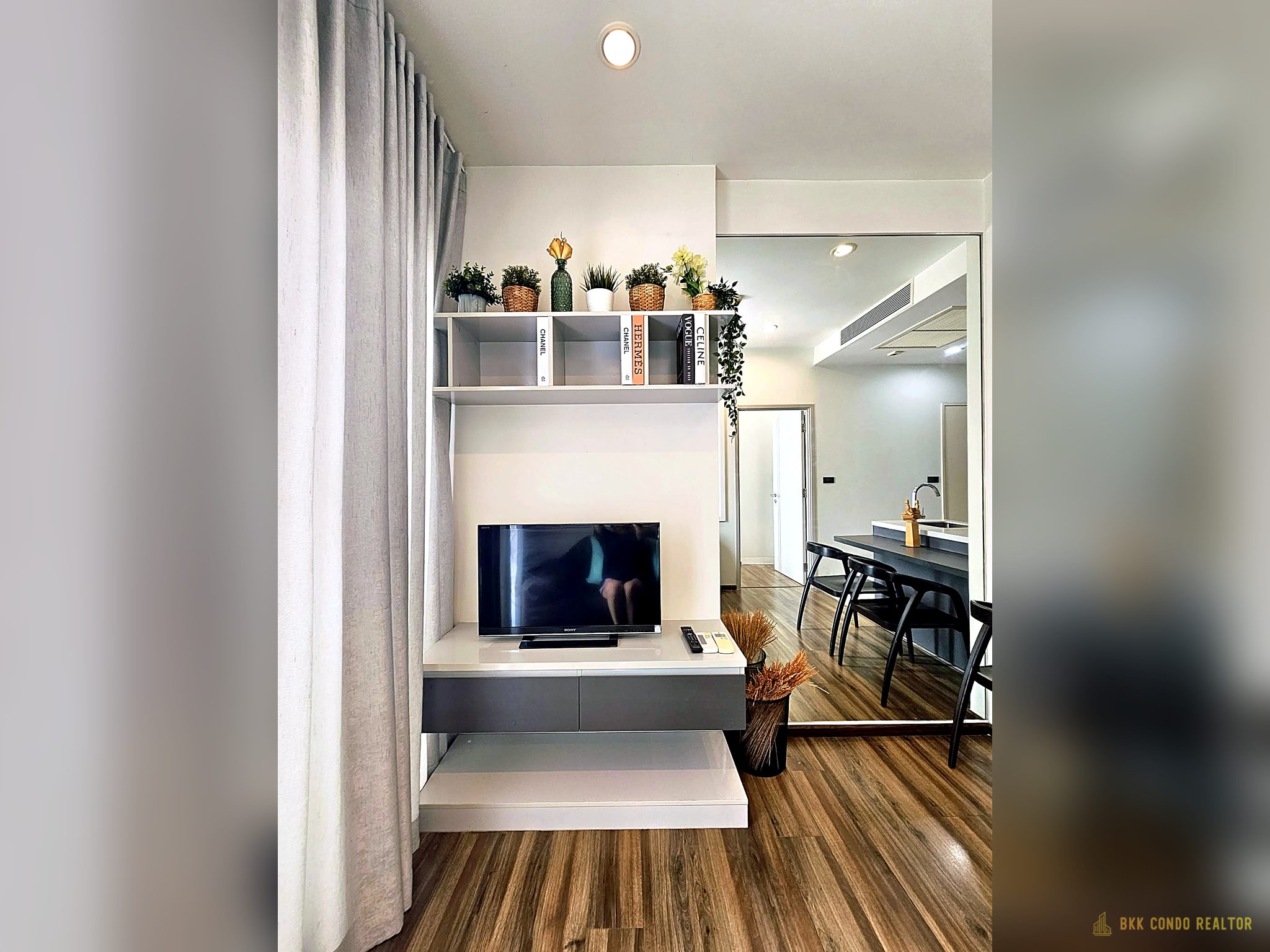 1-Bedroom Condo for Rent at Wyne Sukhumvit (31 sqm) — Phra Khanong BTS
