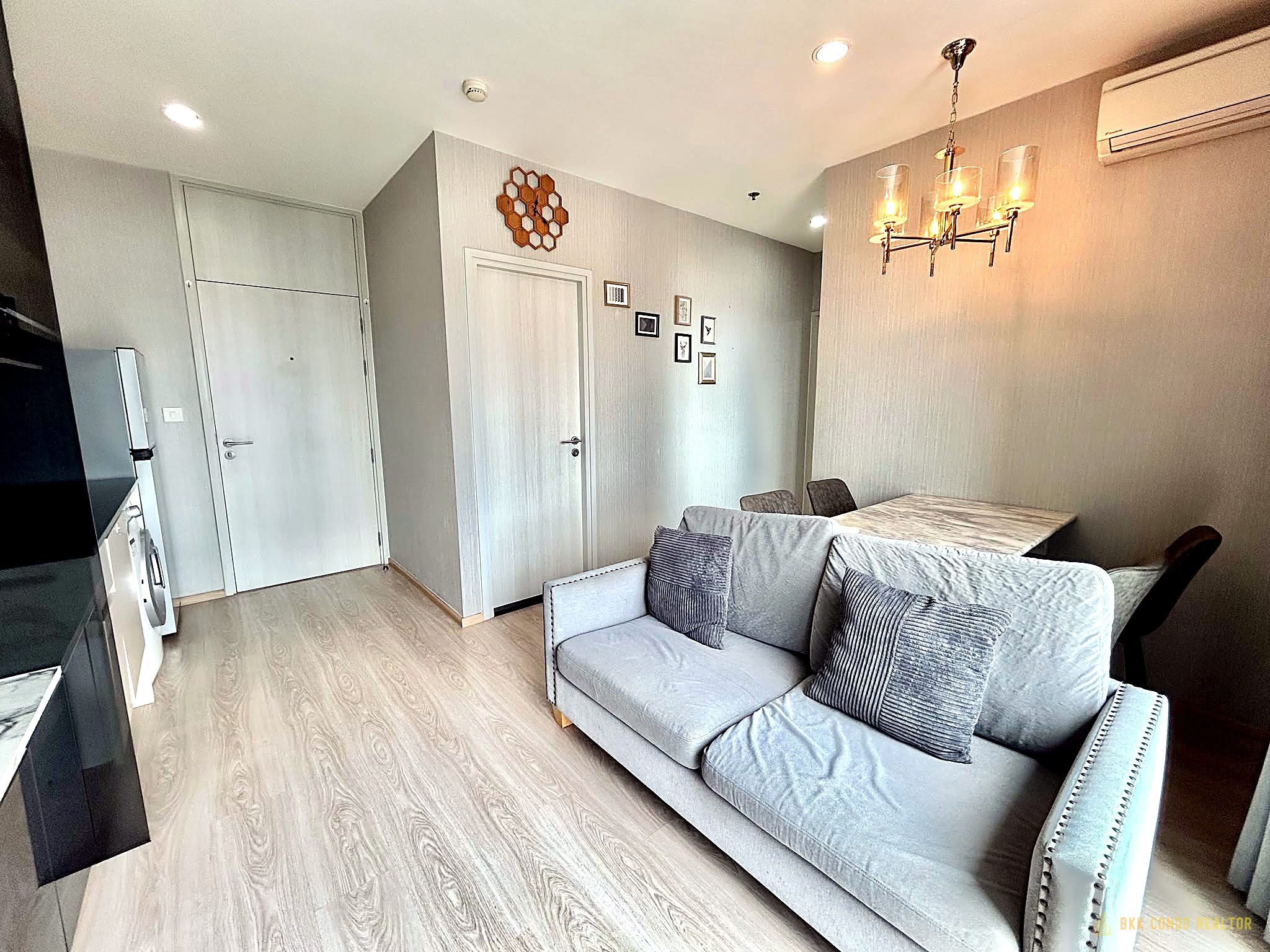 05-living_room-74 2-Bedroom Condo for Rent at Noble Revolve Ratchada 1 (54 sqm) — Huai Khwang MRT