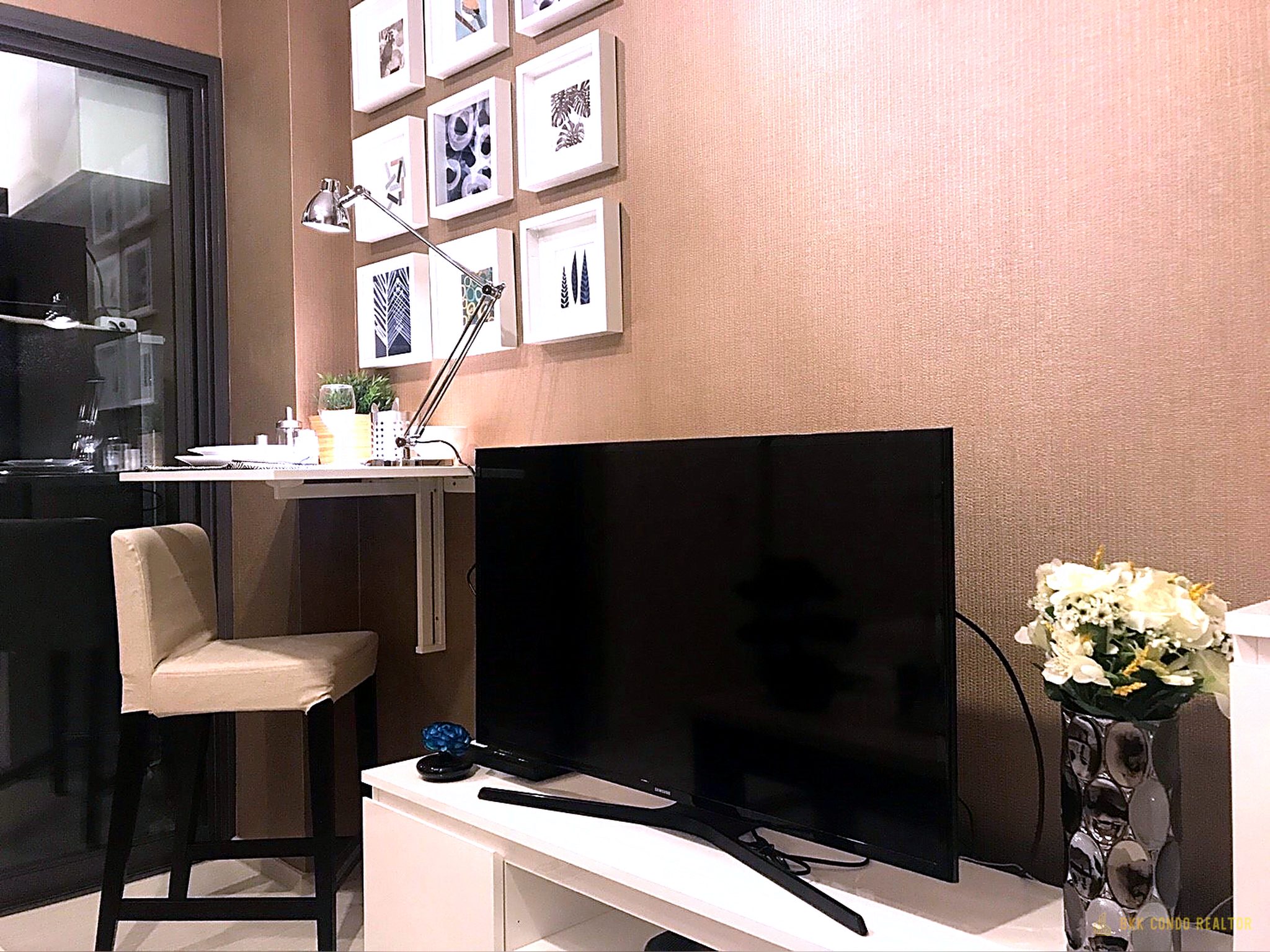 1-Bedroom Condo for Rent at Rhythm Sukhumvit 42 (27 sqm) — Ekkamai BTS