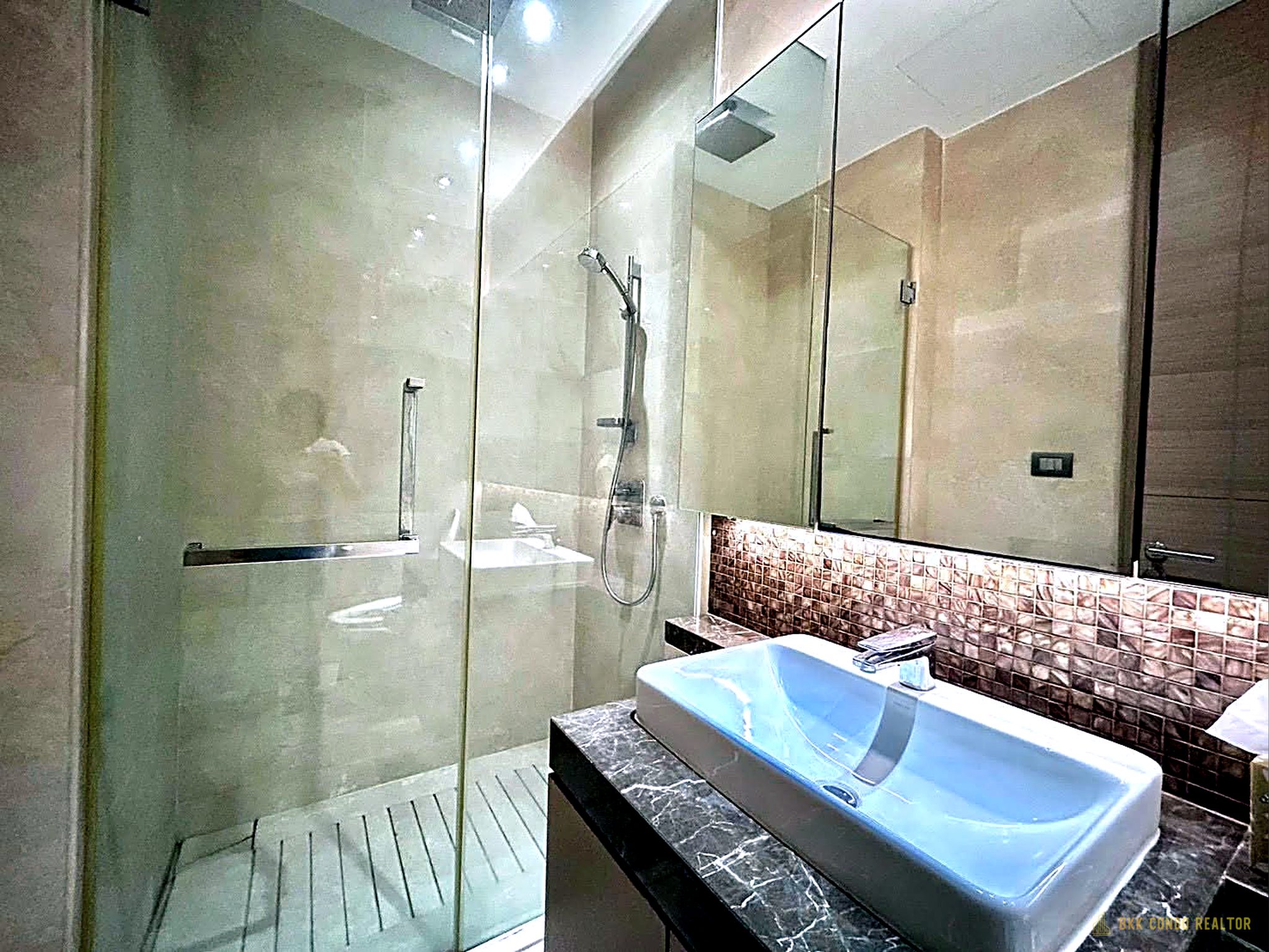 1-Bedroom Condo for Rent at Magnolias Ratchadamri Boulevard (59 sqm) — Chidlom BTS