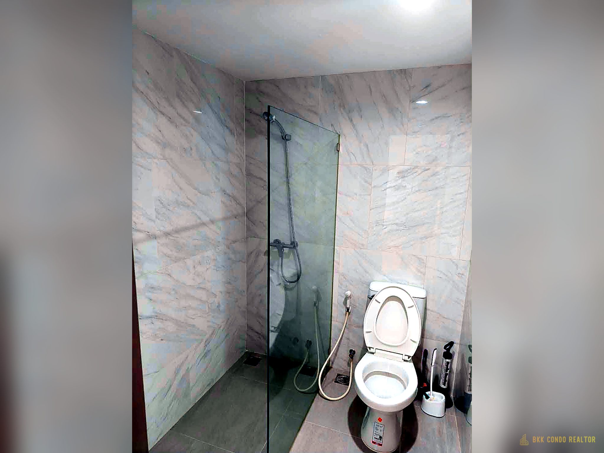 2-Bedroom Condo for Rent at Silom Suite (90 sqm) — BTS Saint Louis