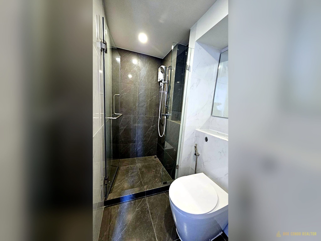 Duplex 1-Bedroom Condo for Rent at Origin Plug & Play Ramkhamhaeng Triple Station (35 sqm) — Ramkhamhaeng