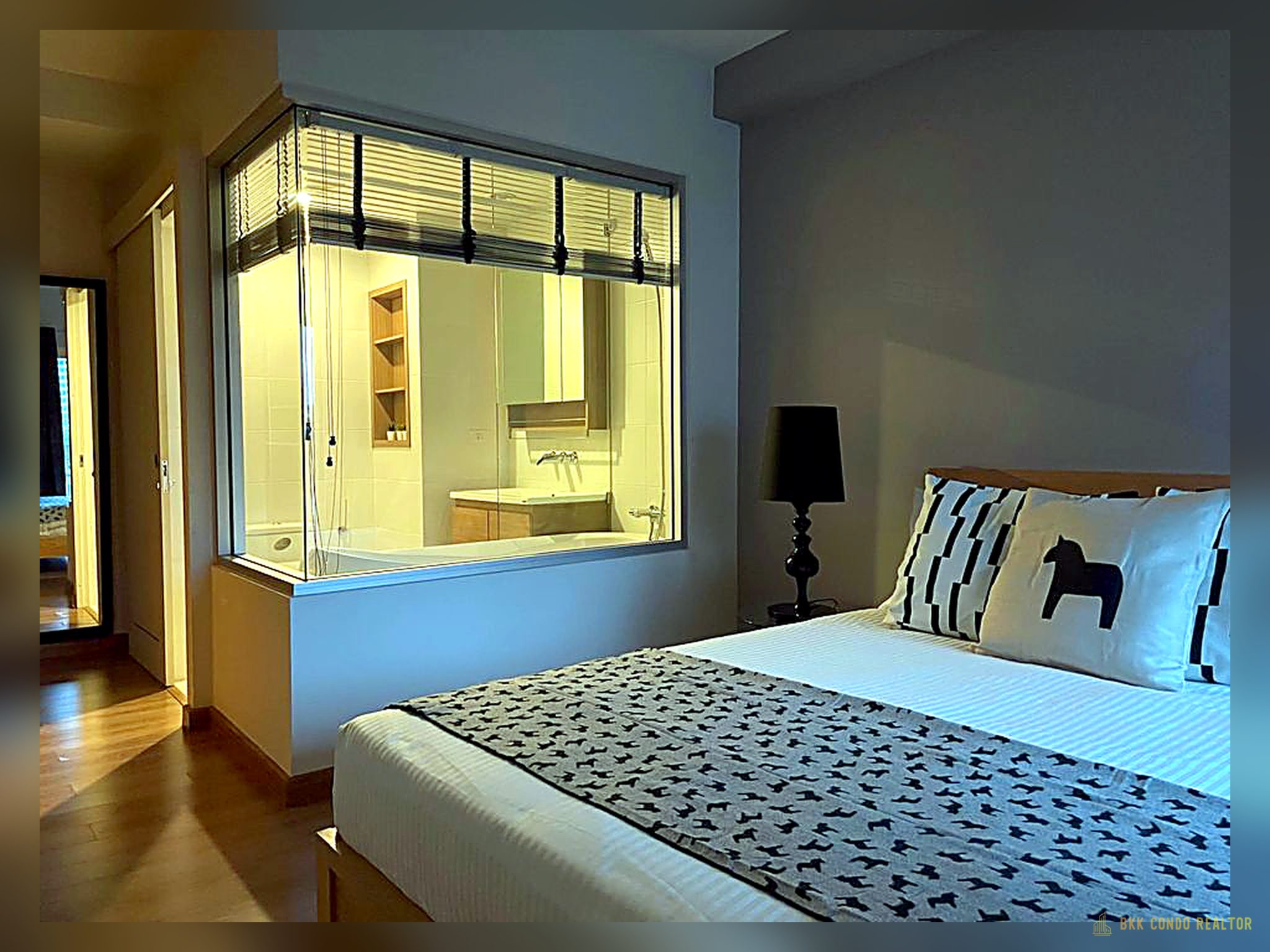 1-Bedroom Condo for Rent at The Seed Musee Sukhumvit 26 (44 sqm) — Phrom Phong BTS