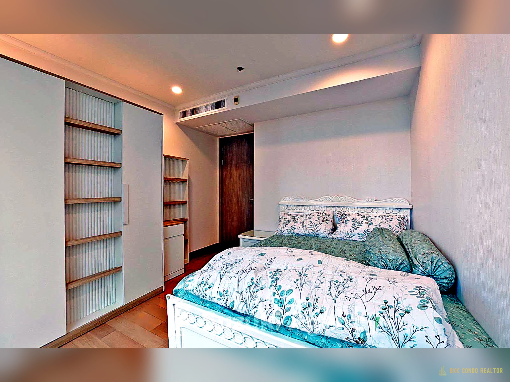 1-Bedroom Condo for Rent at Supalai Oriental Sukhumvit 39 (46.5 sqm) — Asoke MRT