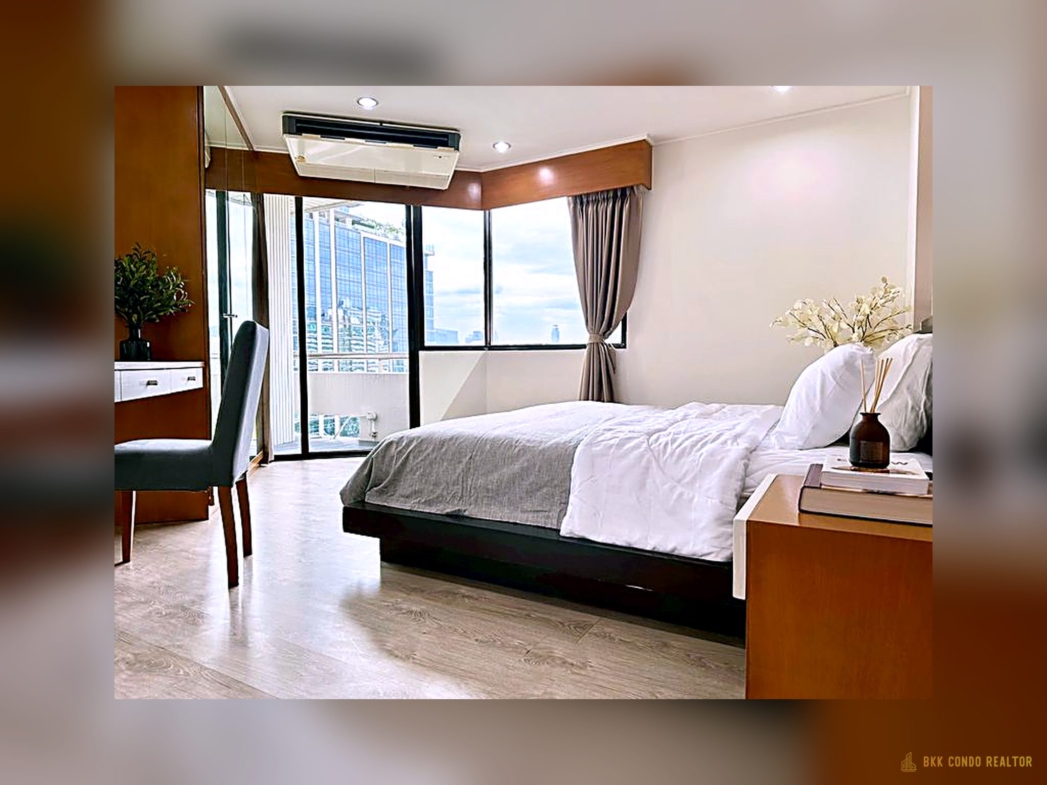 2-Bedroom Condo for Rent at The Royal Place 1 (84 sqm) — Ratchadamri BTS