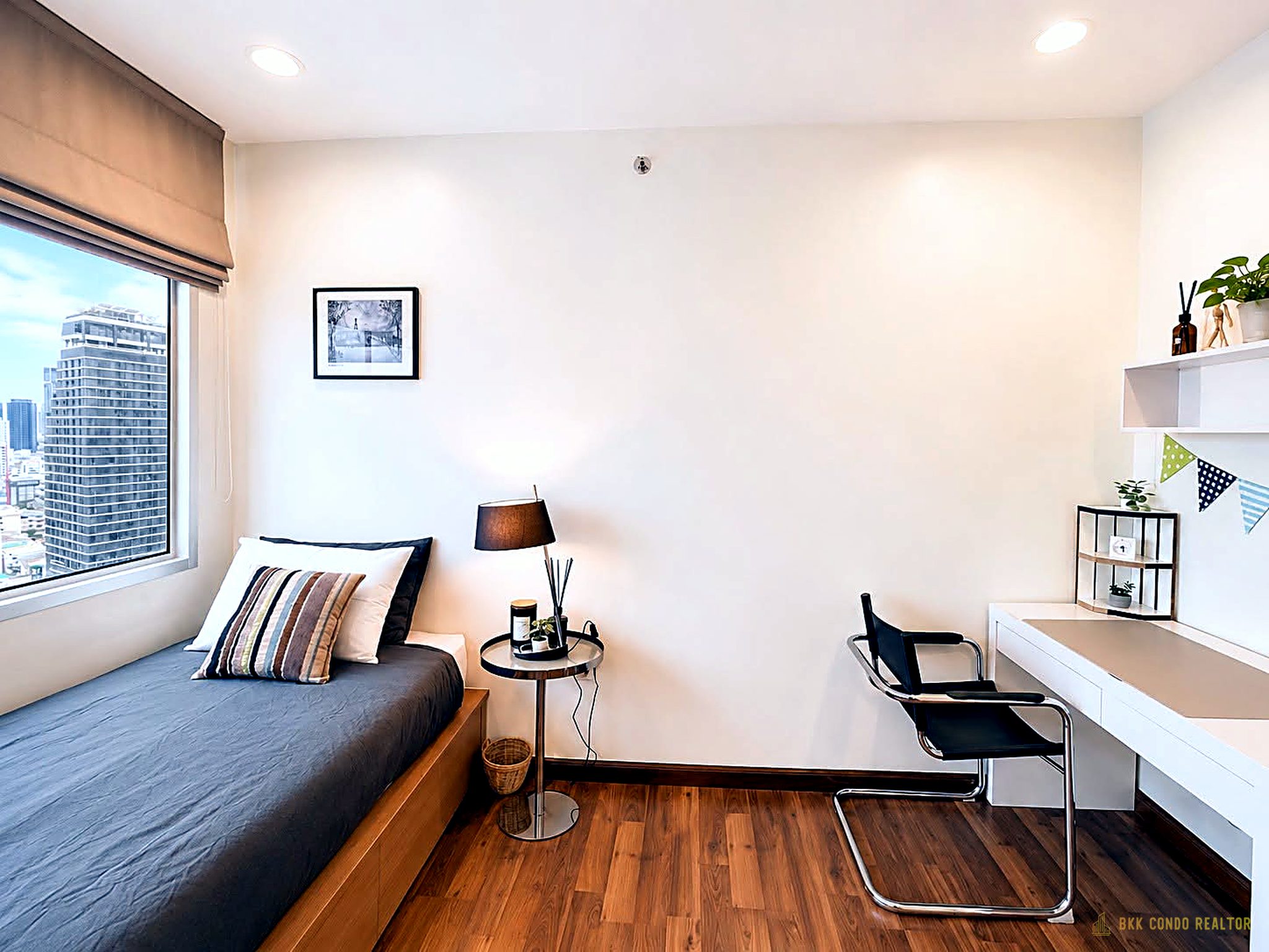 2-Bedroom Condo for Rent at Chewathai Ratchaprarop (55 sqm) — Victory Monument BTS