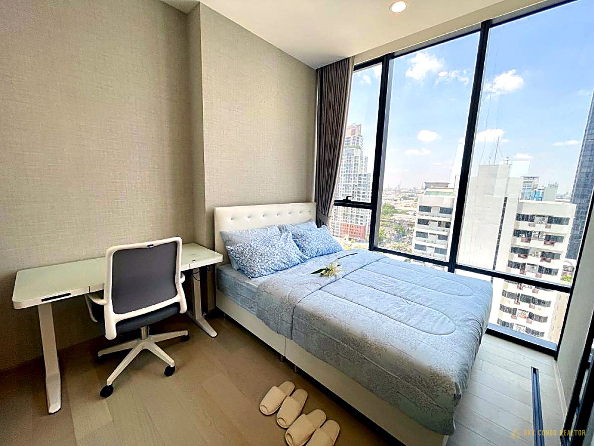 06-bedroom-147 1-Bedroom Condo for Rent at The Extro Phayathai-Rangnam (33 sqm) — Victory Monument BTS