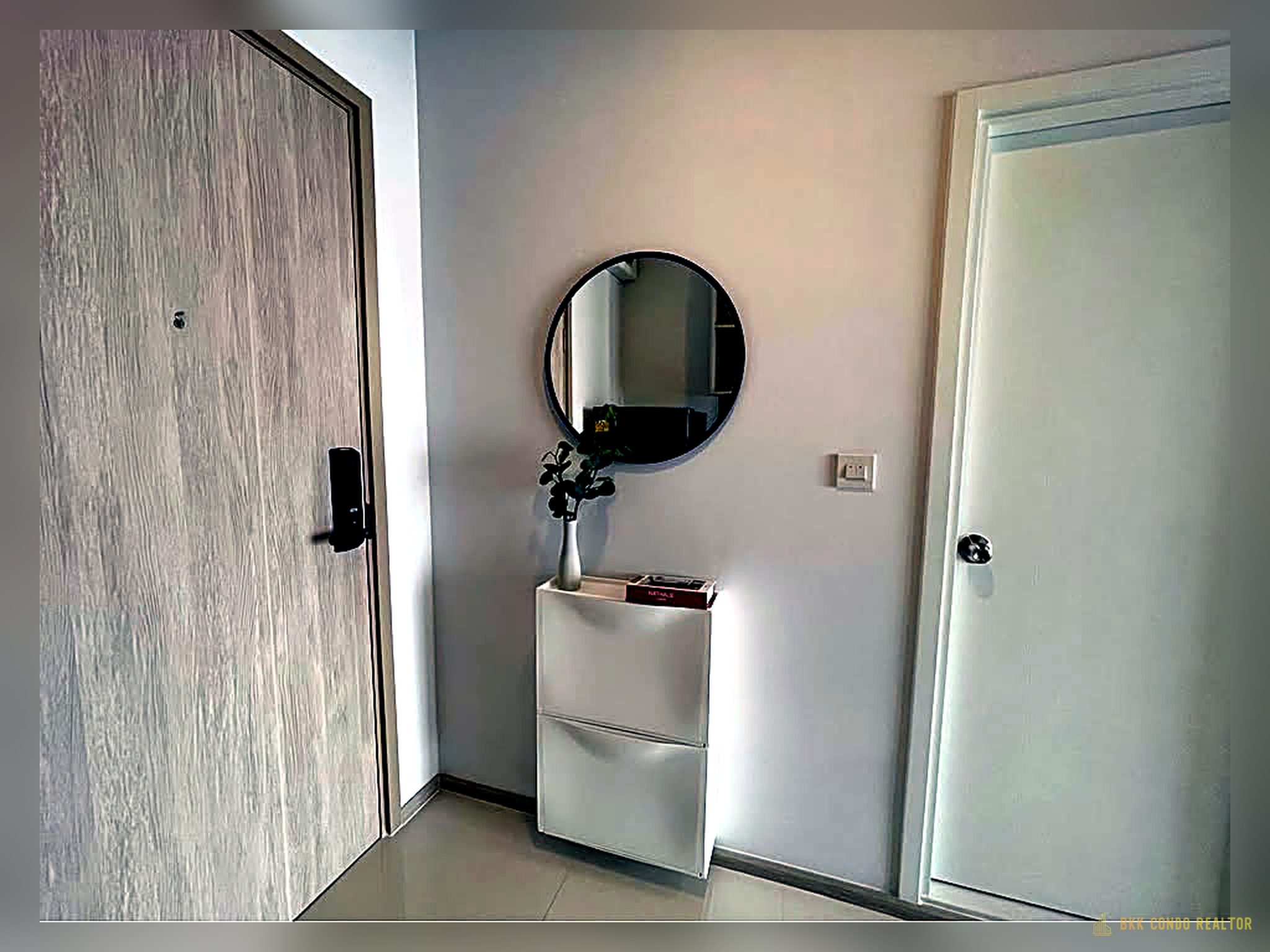 1-Bedroom Condo for Rent at The Tree Pattanakarn-Ekkamai (30 sqm) — Ramkhamhaeng Airport Link