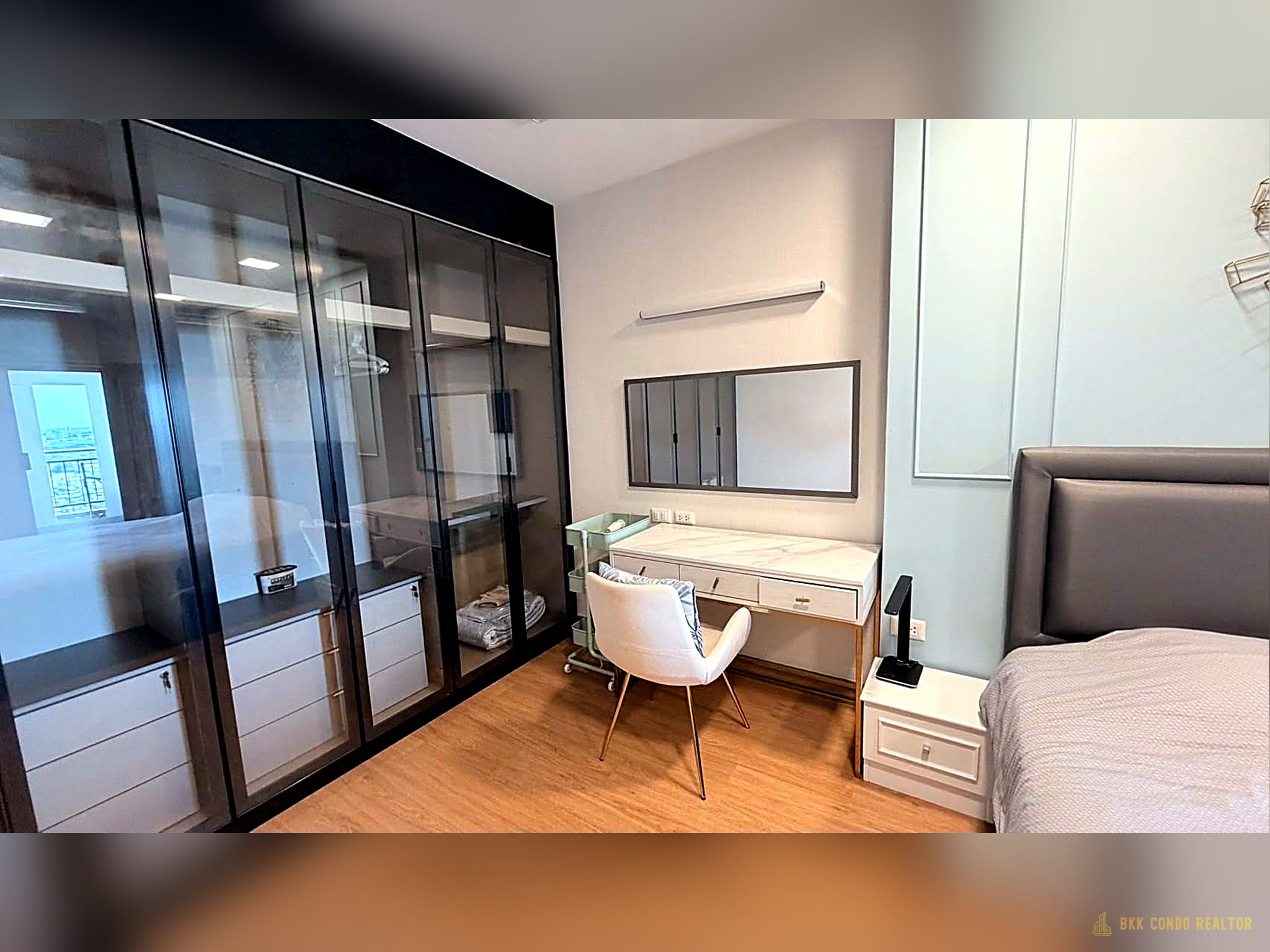 1-Bedroom Condo for Rent at Supalai Park Ekkamai-Thonglor (54 sqm) — Ekkamai BTS