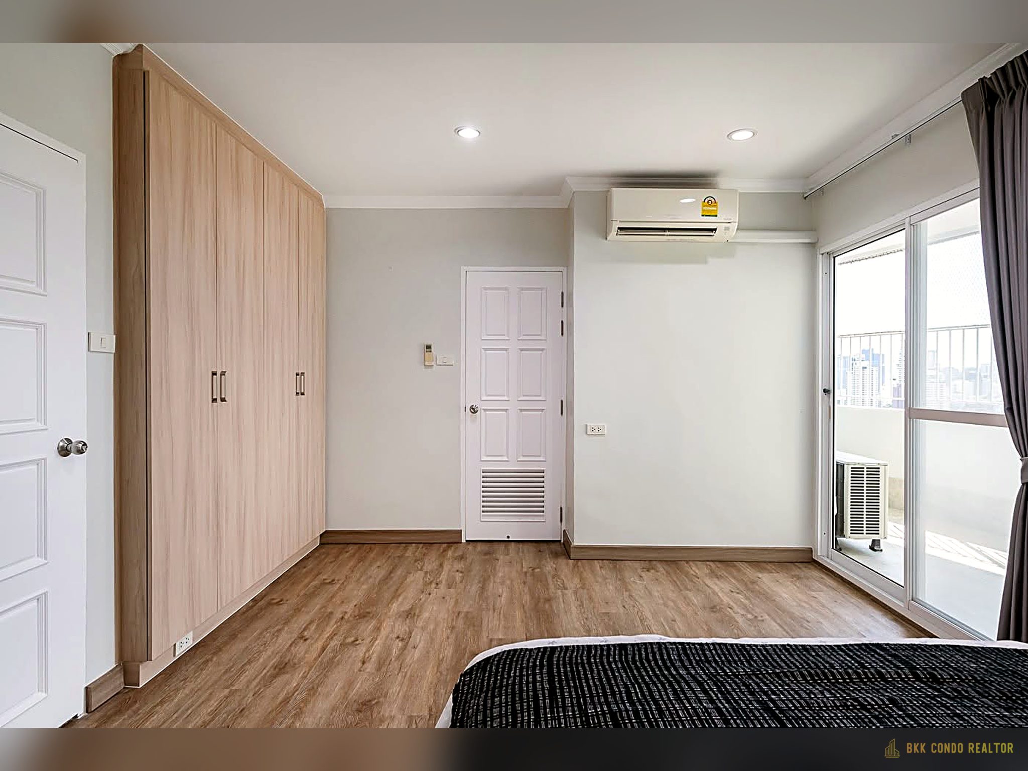 06-bedroom-34 3-Bedroom Condo for Rent at Fiftyfif Tower (223 sqm) — Thonglor BTS