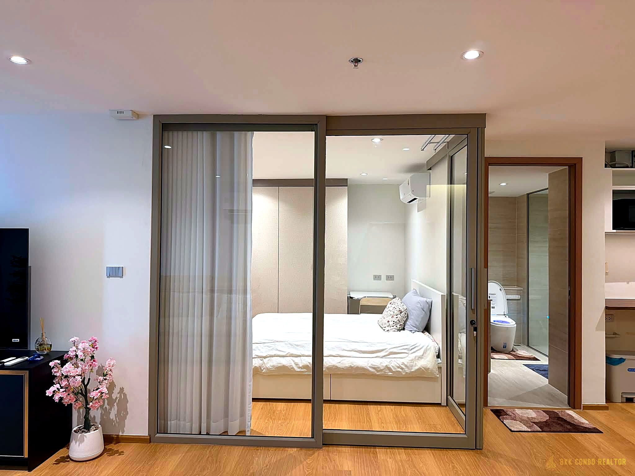 06-bedroom-39 2-Bedroom Condo for Rent at Asoke Place (80 sqm) — Asoke BTS