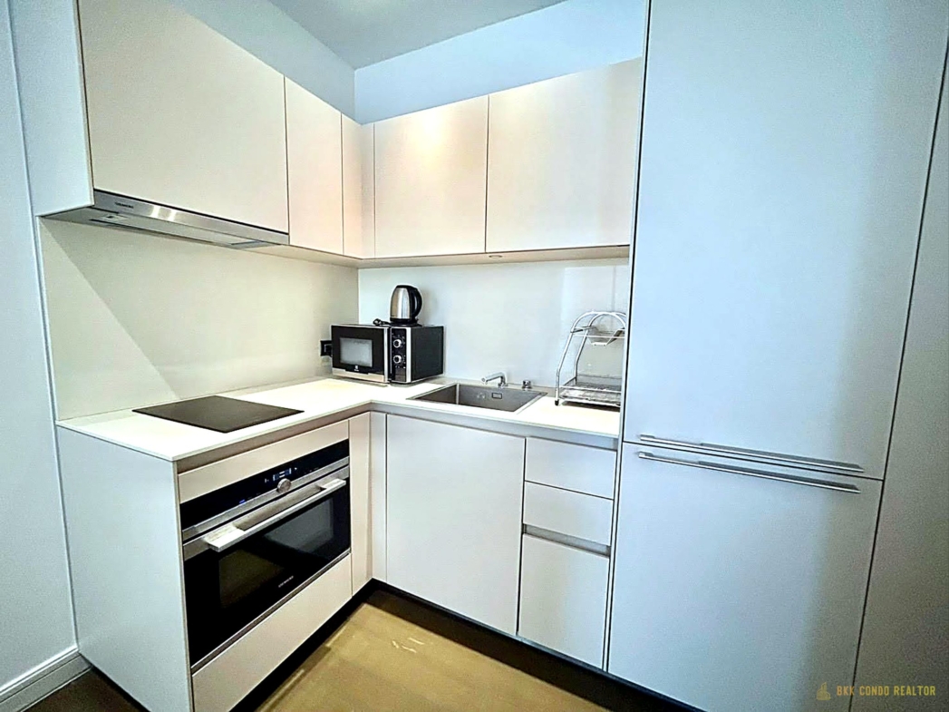 1-Bedroom Condo for Rent at Magnolias Ratchadamri Boulevard (59 sqm) — Chidlom BTS