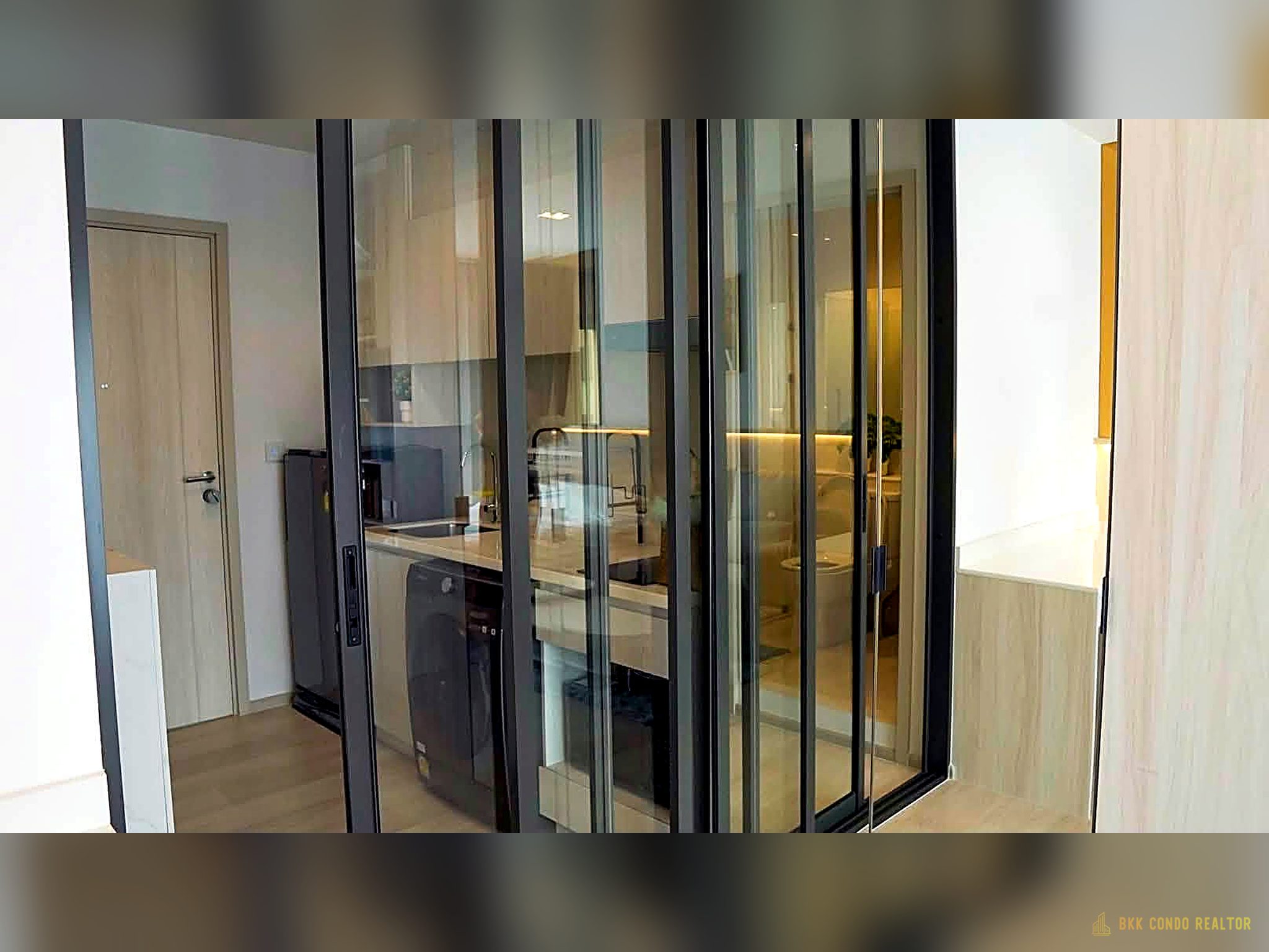 Studio Condo for Rent at Life One Wireless (28 sqm) — Ploenchit BTS
