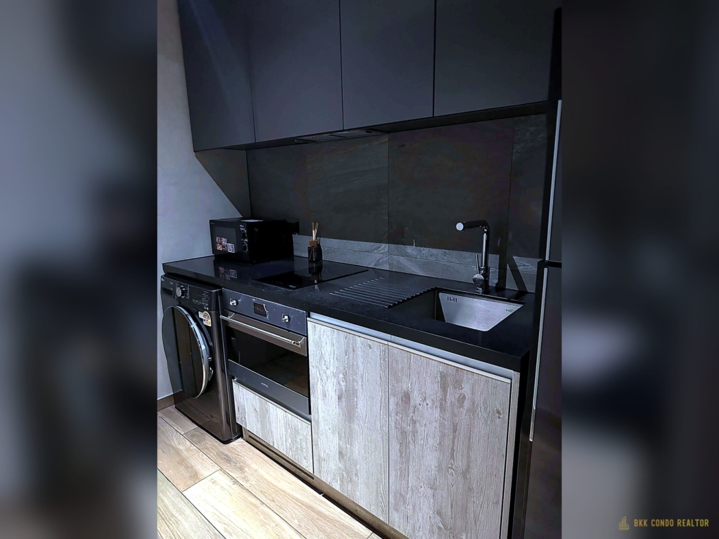 1-Bedroom Condo for Rent at The Lofts Asoke (35 sqm) — Phetchaburi MRT