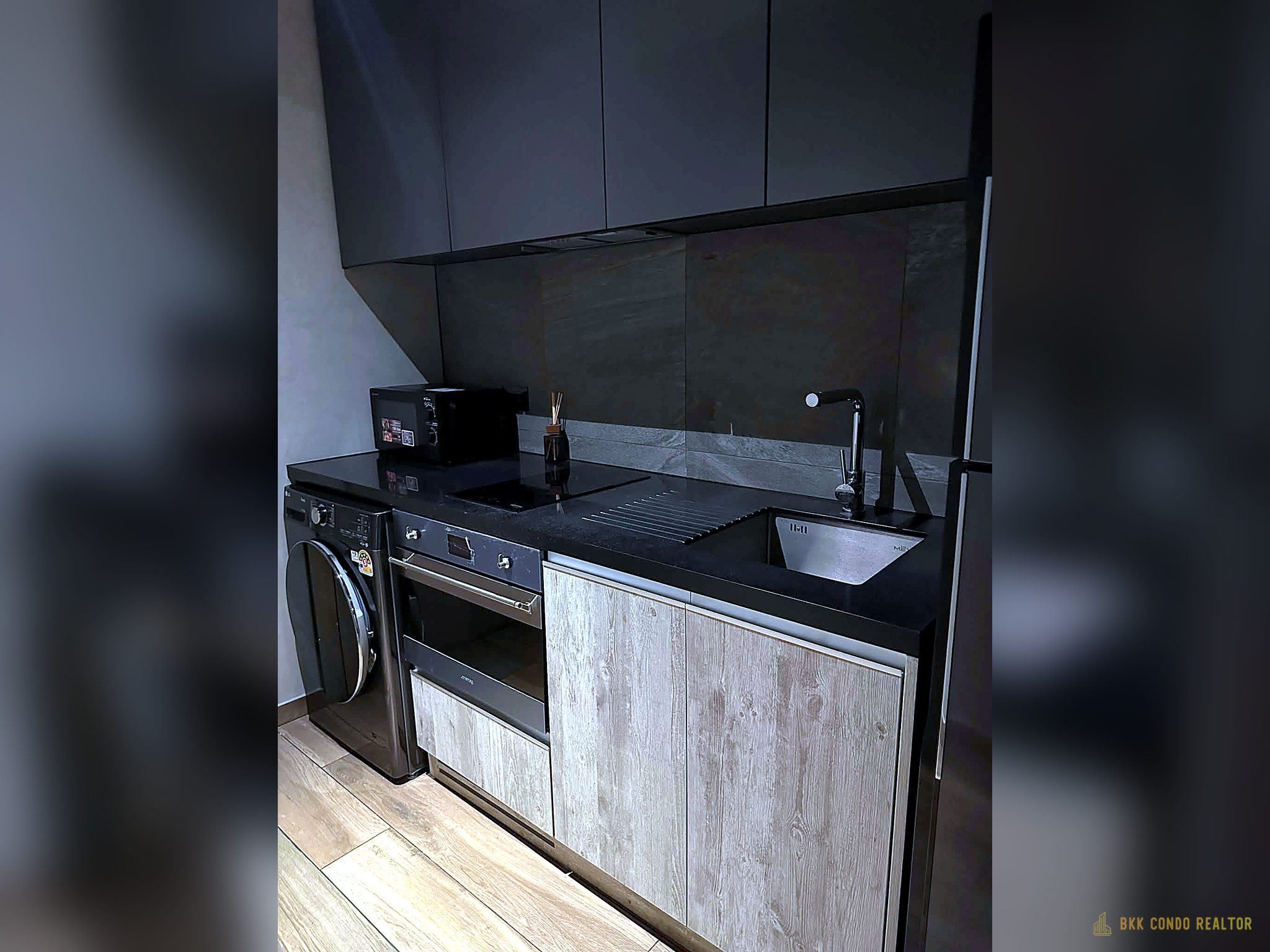 1-Bedroom Condo for Rent at The Lofts Asoke (35 sqm) — Phetchaburi MRT