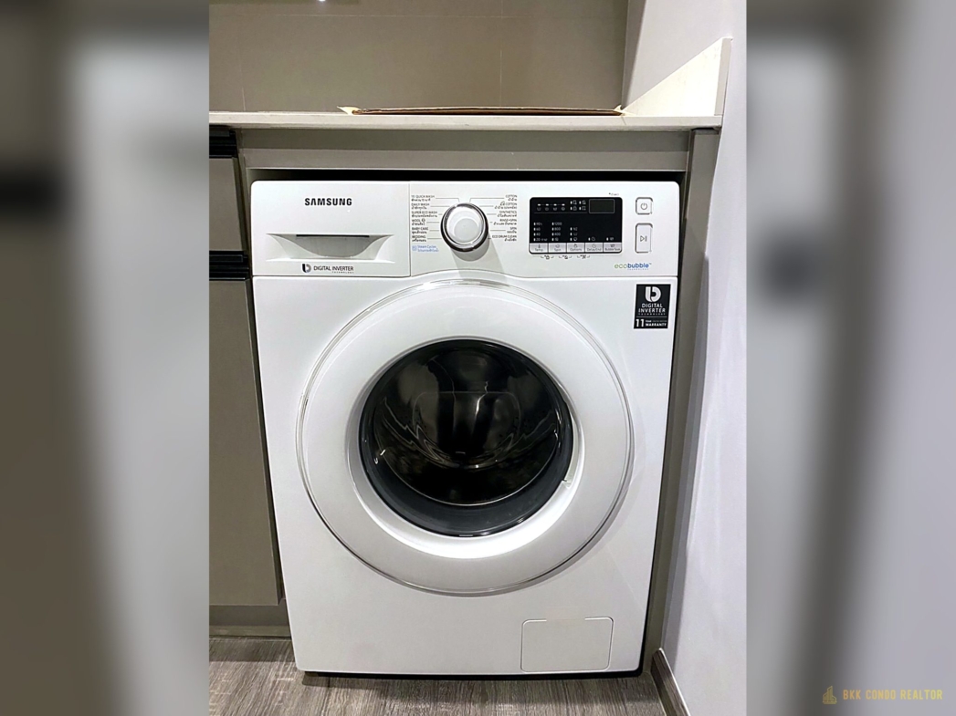 1-Bedroom Condo for Rent at Ideo Mobi Rangnam (35 sqm) — Victory Monument BTS