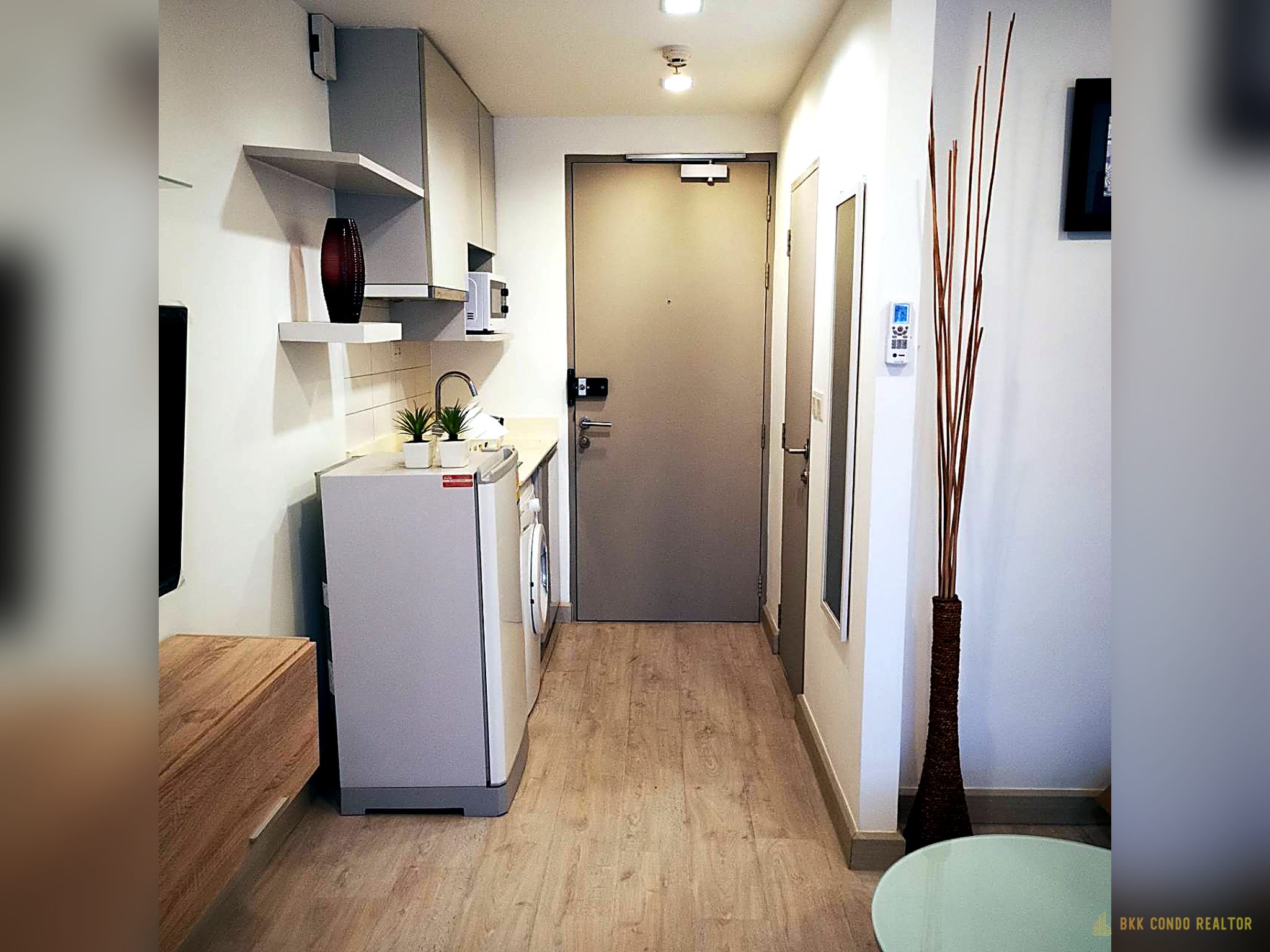 06-kitchen-32 Studio Condo for Rent at IDEO Mobi Sukhumvit 81 (22 sqm) — On Nut BTS