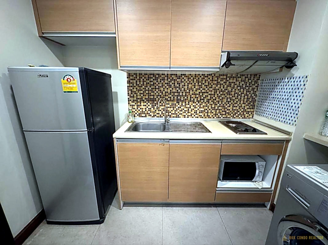 1-Bedroom Condo for Rent at Le Luk Condominium Sukhumvit 69 (33 sqm) — Phra Khanong BTS