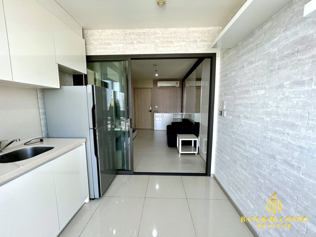 1-Bedroom Condo for Rent at Rhythm Sukhumvit 42 (45 sqm) — Ekkamai BTS