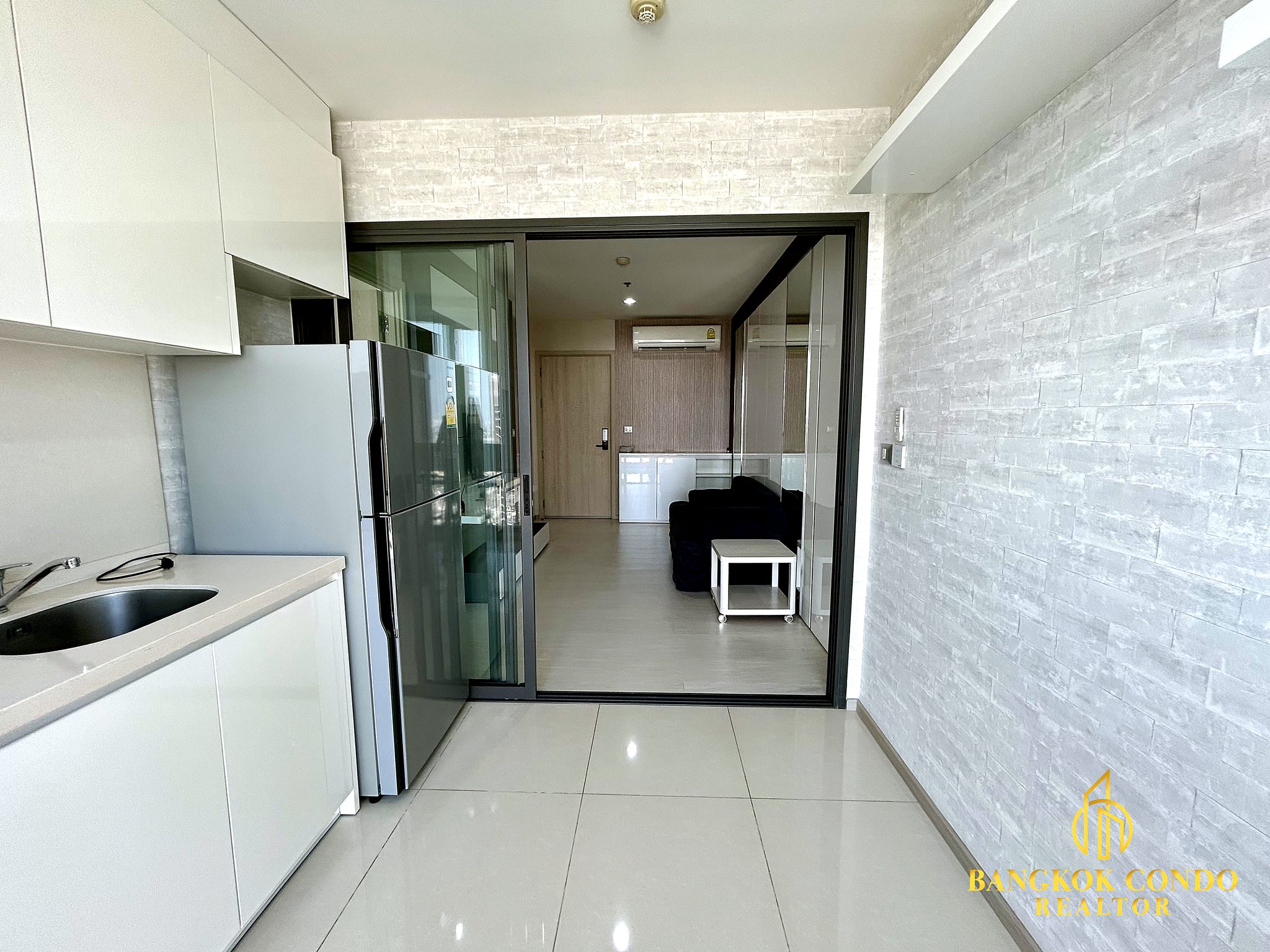 1-Bedroom Condo for Rent at Rhythm Sukhumvit 42 (45 sqm) — Ekkamai BTS