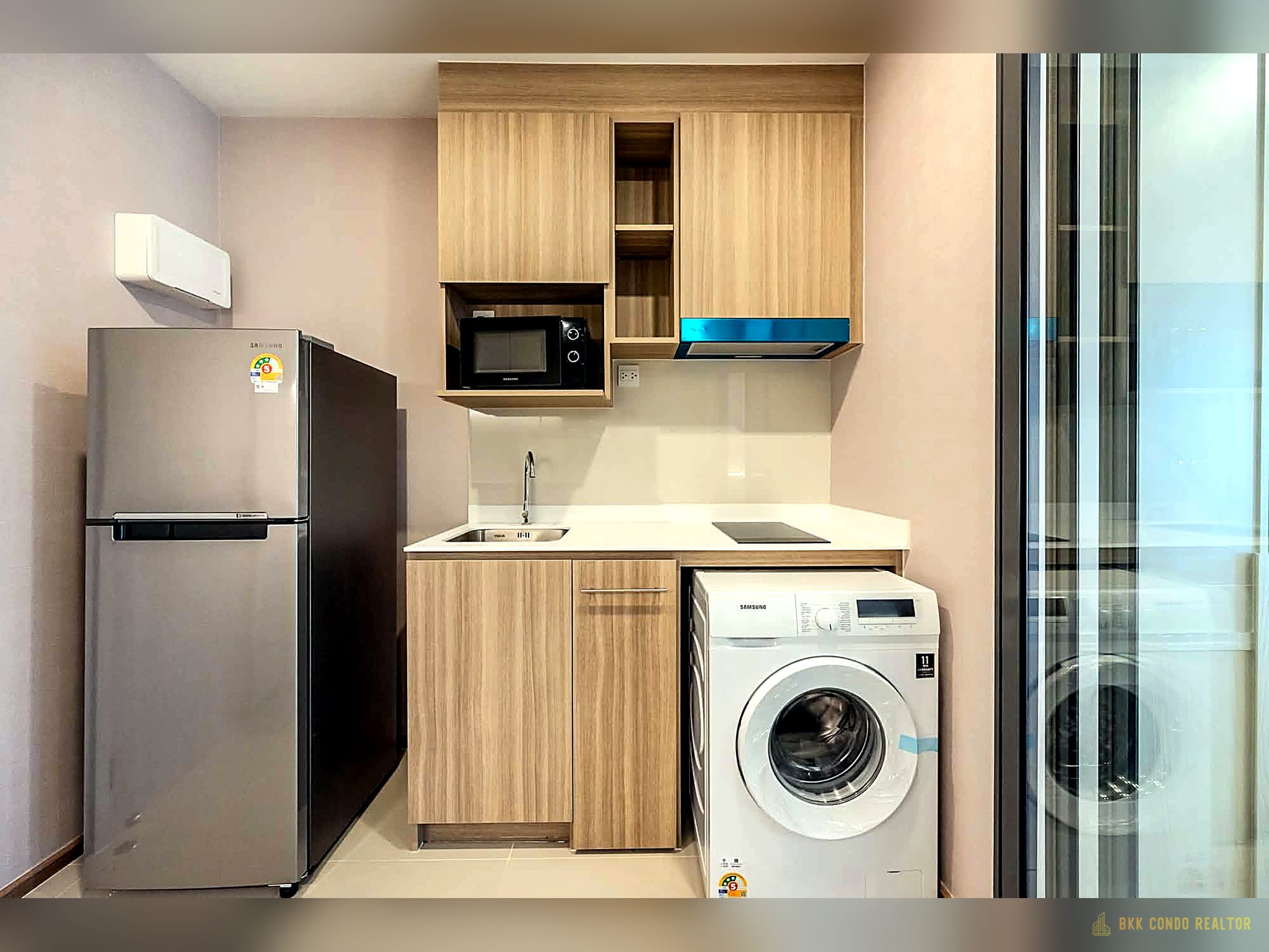 06-kitchen-63 Studio Condo for Rent at Life Rama4 – Asoke (27 sqm) — Queen Sirikit MRT