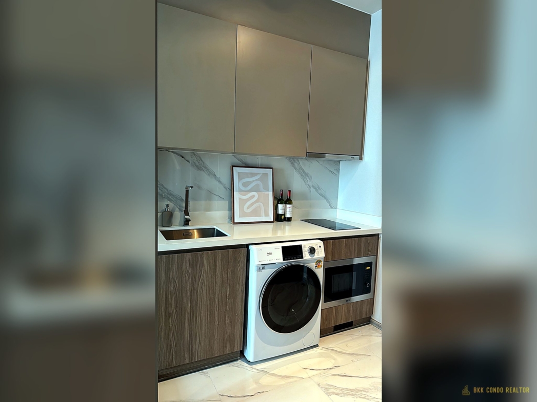 1-Bedroom Condo for Rent at Rhythm Ekkamai Estate (35 sqm) — Ekkamai BTS
