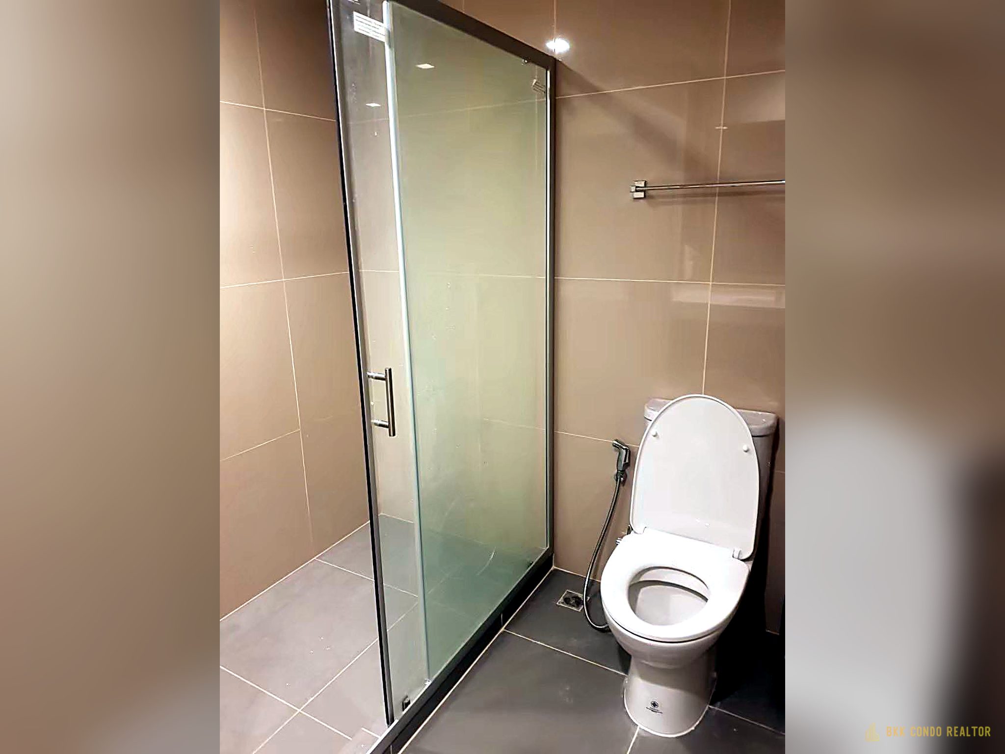 07-bathroom-13 1-Bedroom Condo for Rent at Ideo Phahol-Jatujak (35 sqm) — Saphan Khwai BTS