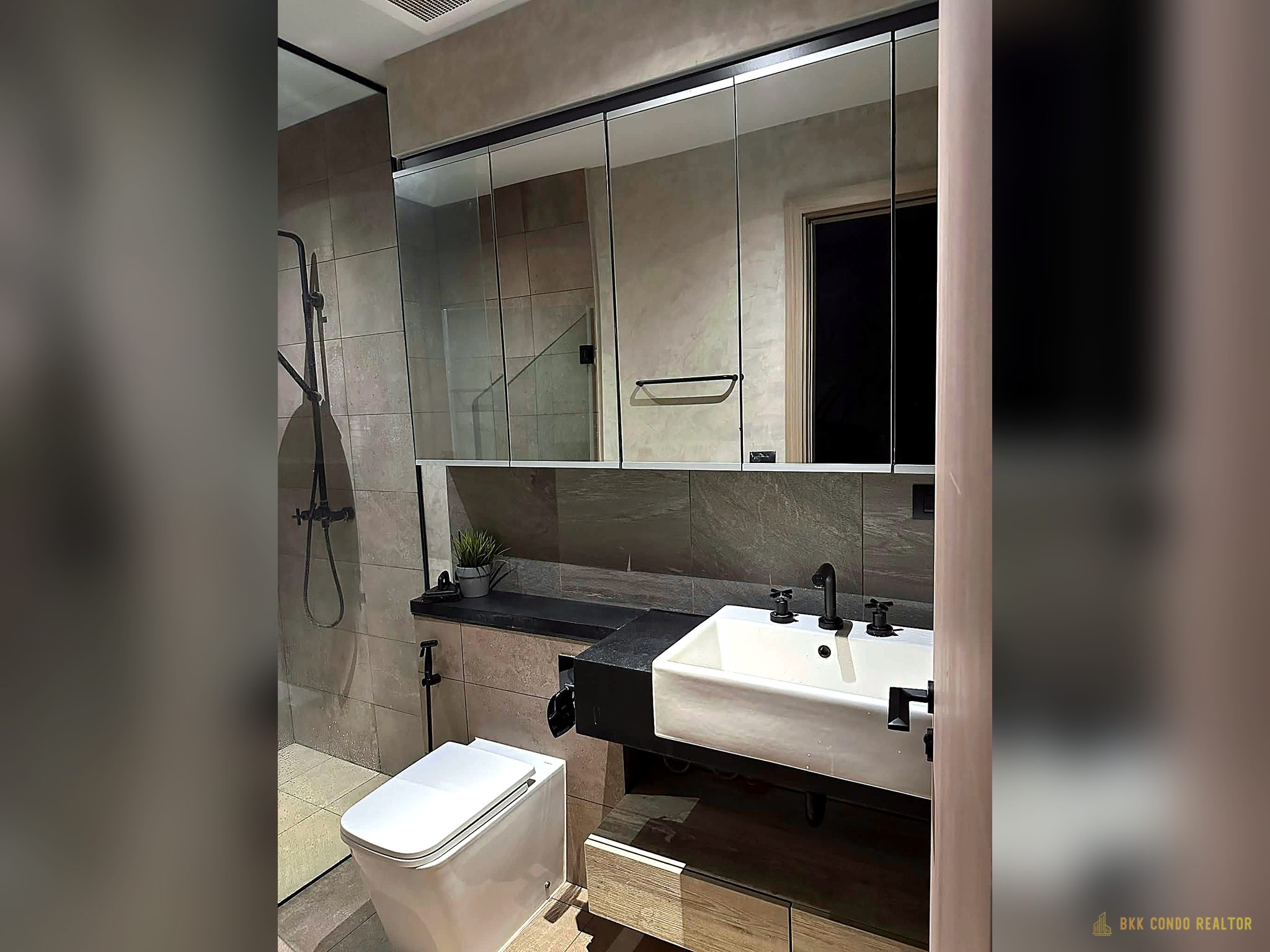 1-Bedroom Condo for Rent at The Lofts Asoke (35 sqm) — Phetchaburi MRT