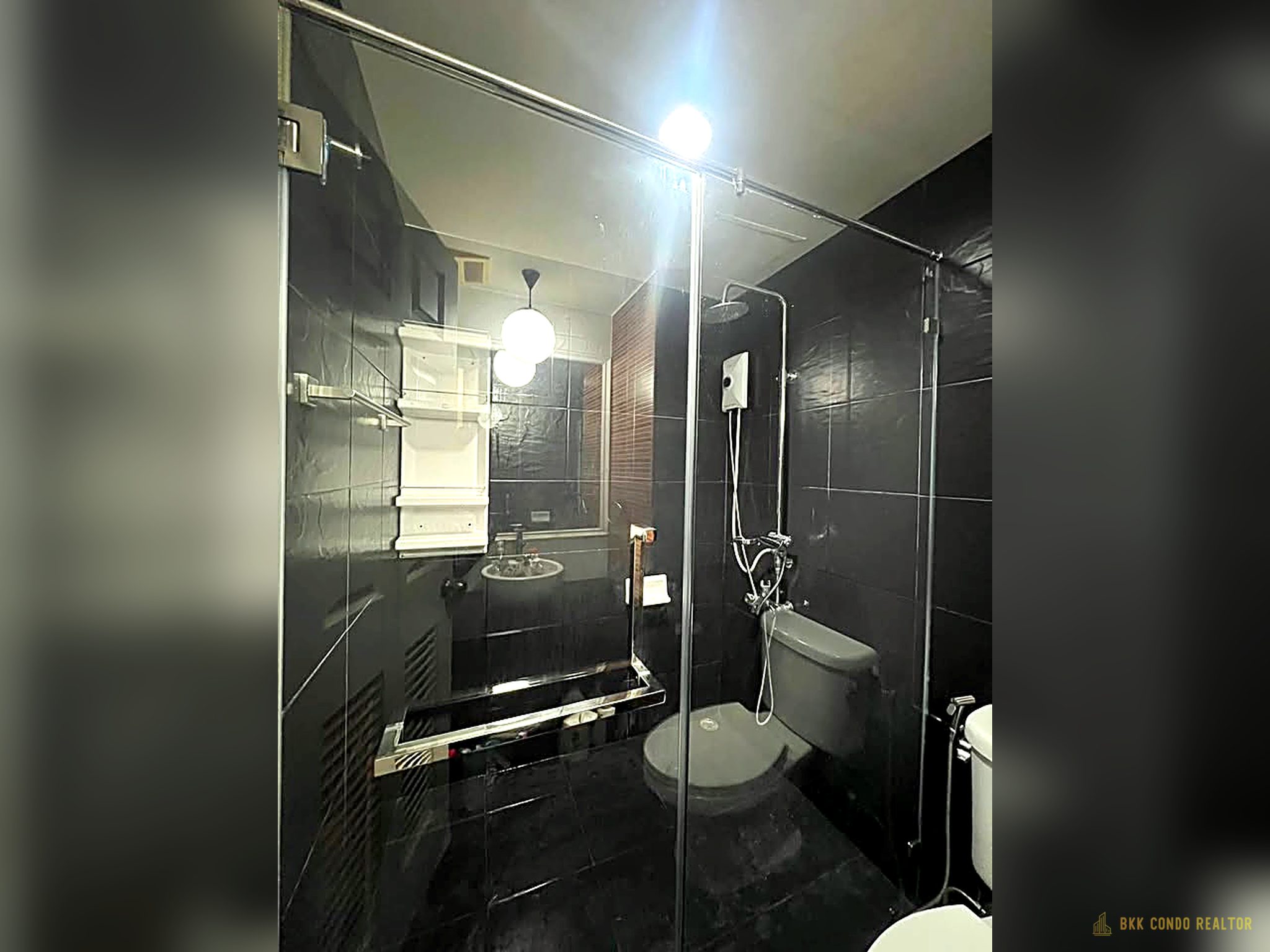1-Bedroom Condo for Rent at Garden Asoke Rama9 (33.08 sqm) — Phetchaburi MRT
