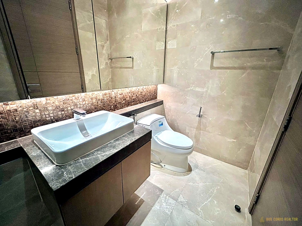 1-Bedroom Condo for Rent at Magnolias Ratchadamri Boulevard (59 sqm) — Chidlom BTS