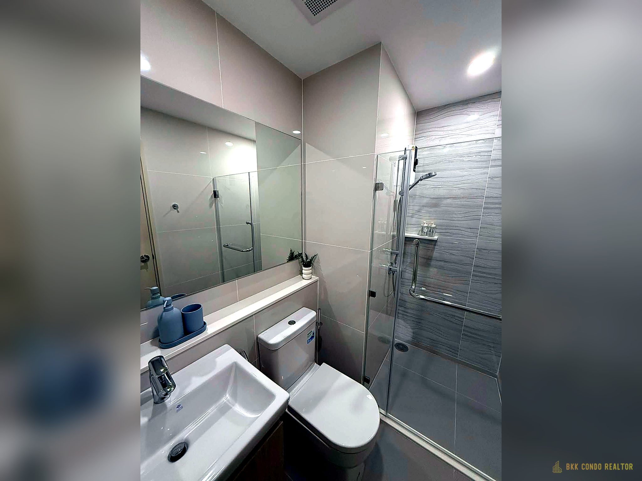 07-bathroom-38 1-Bedroom Condo for Rent at Life Rama4 – Asoke (32 sqm) — MRT Queen Sirikit National Convention Centre