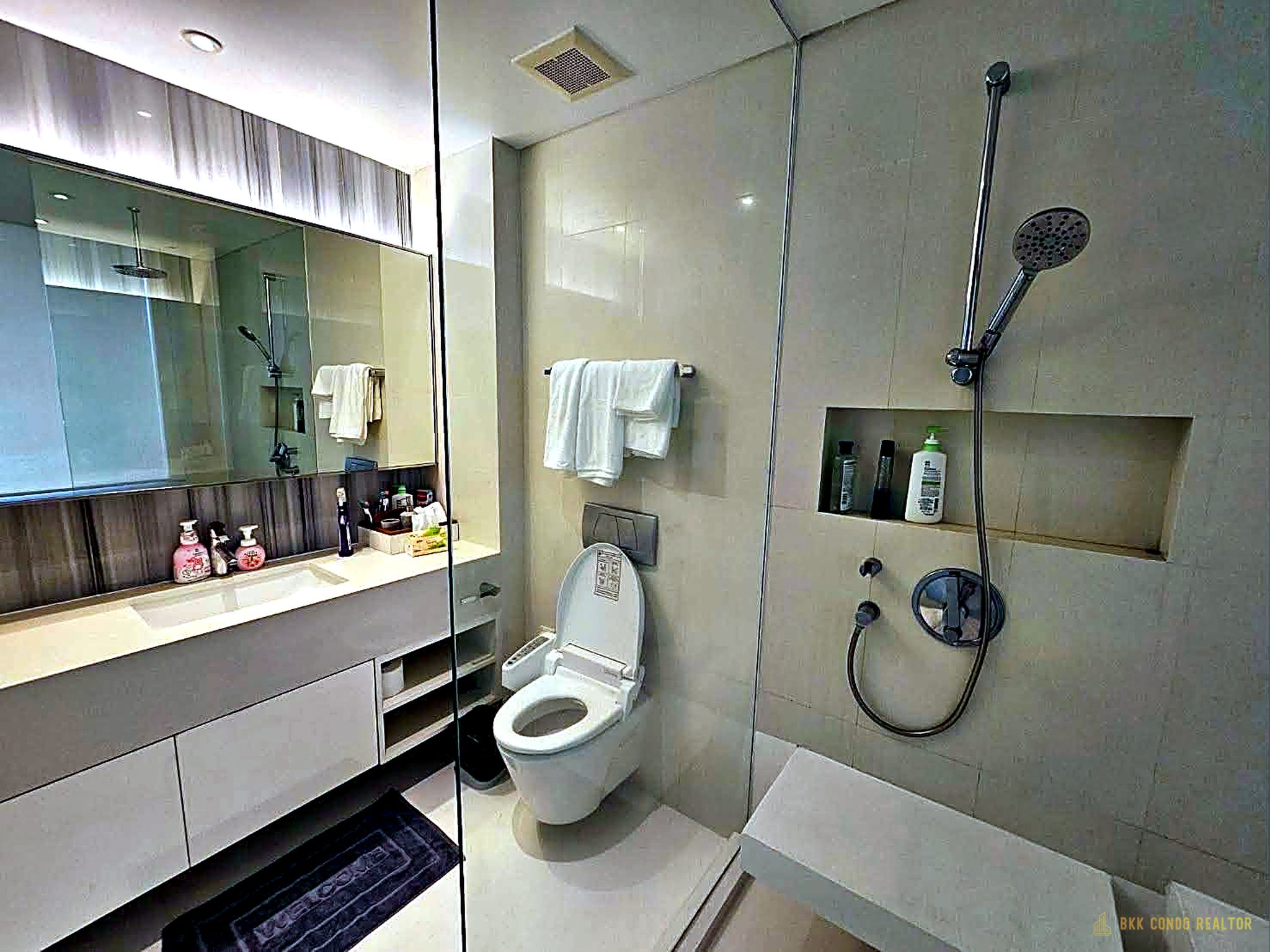 07-bathroom-40 1-Bedroom Condo for Rent at Aequa Sukhumvit 49 (51.79 sqm) — Phrom Phong BTS