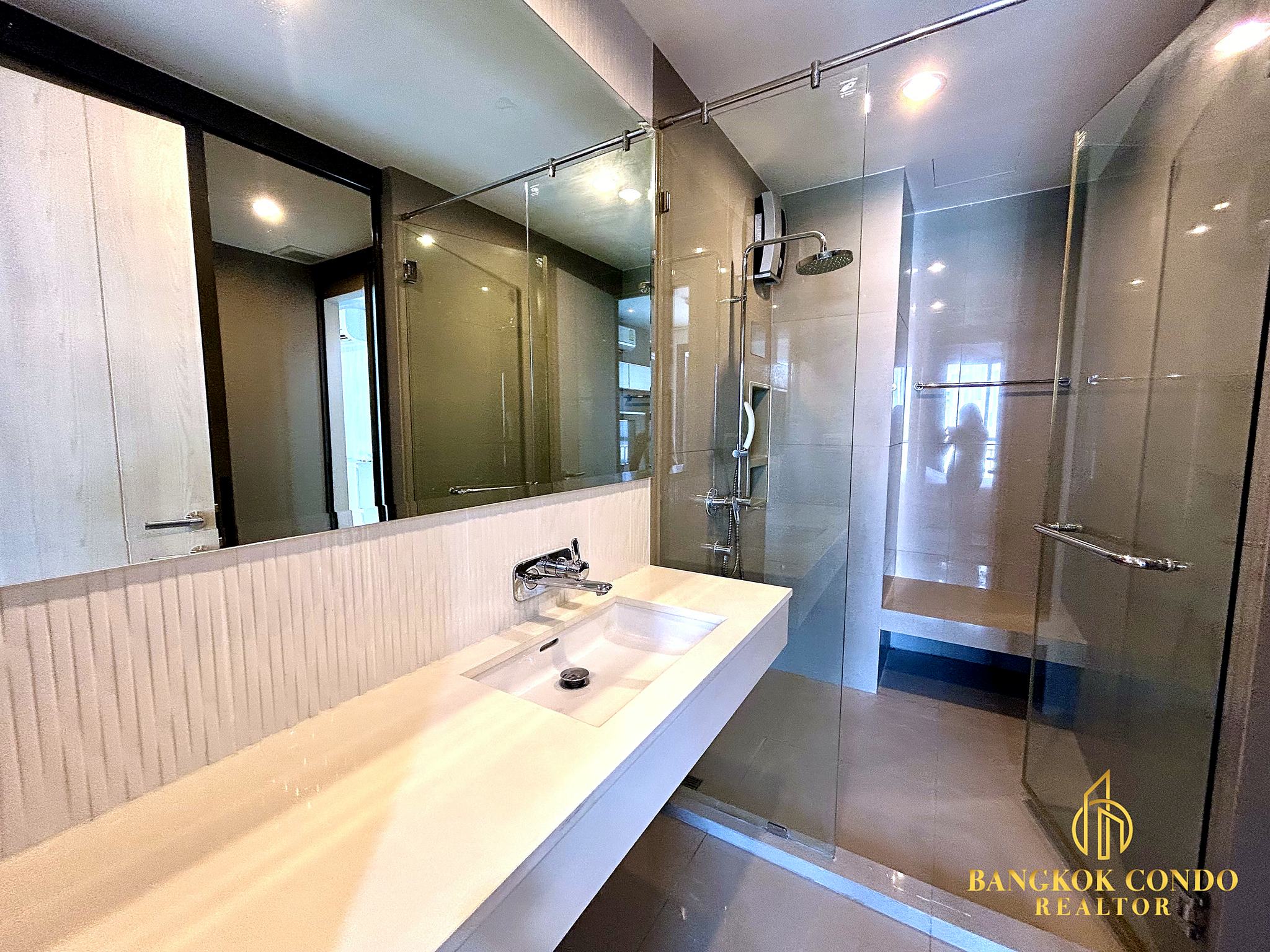 1-Bedroom Condo for Rent at Rhythm Sukhumvit 42 (45 sqm) — Ekkamai BTS