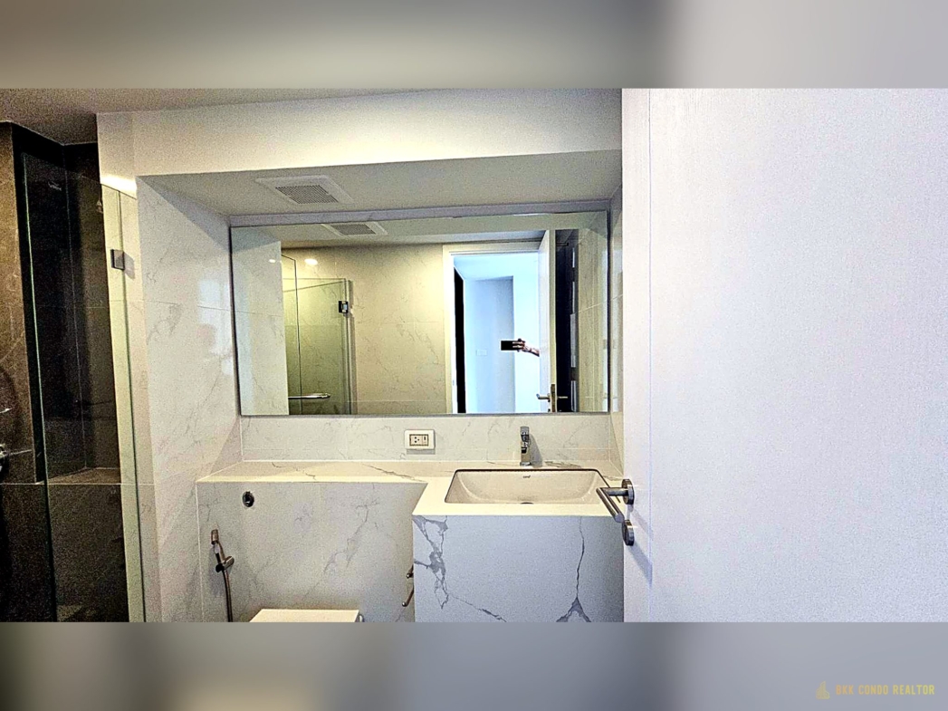 Duplex 1-Bedroom Condo for Rent at Origin Plug & Play Ramkhamhaeng Triple Station (35 sqm) — Ramkhamhaeng