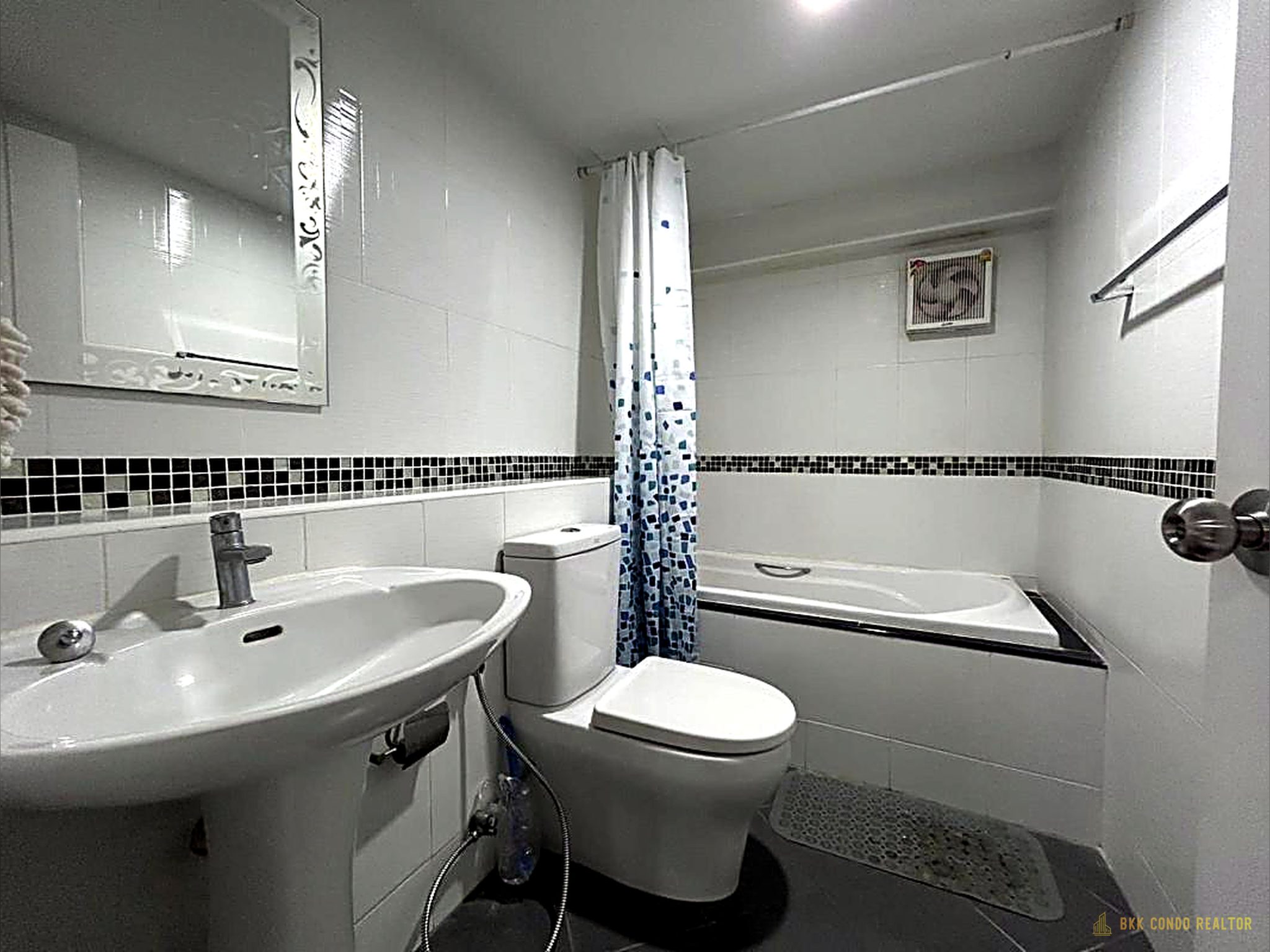 2-Bedroom Condo for Rent at Thonglor Tower (48.5 sqm) — Thonglor BTS