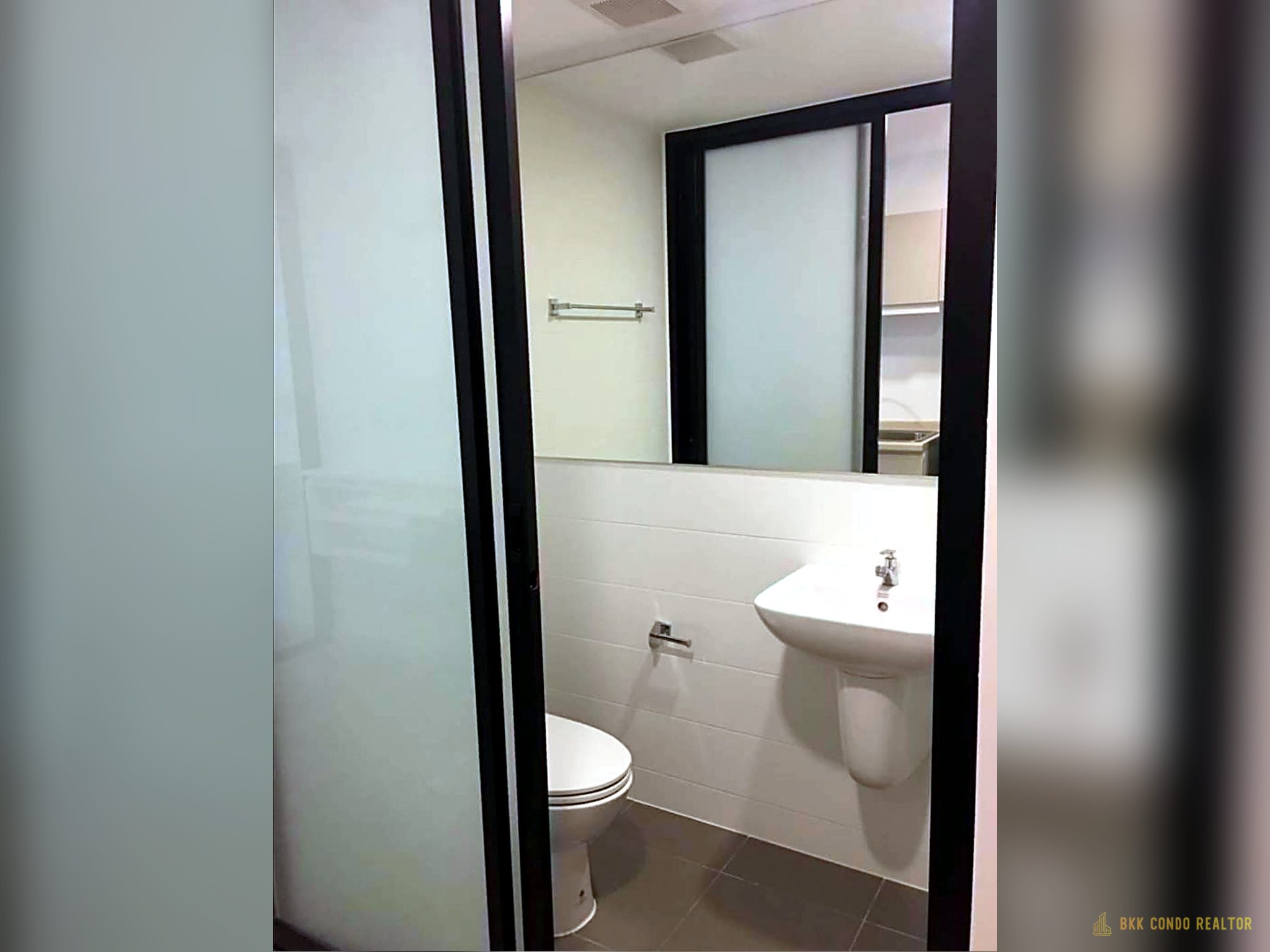 07-bathroom-73 Studio Condo for Rent at Pause Sukhumvit 115 (22 sqm) — Pu Chao BTS