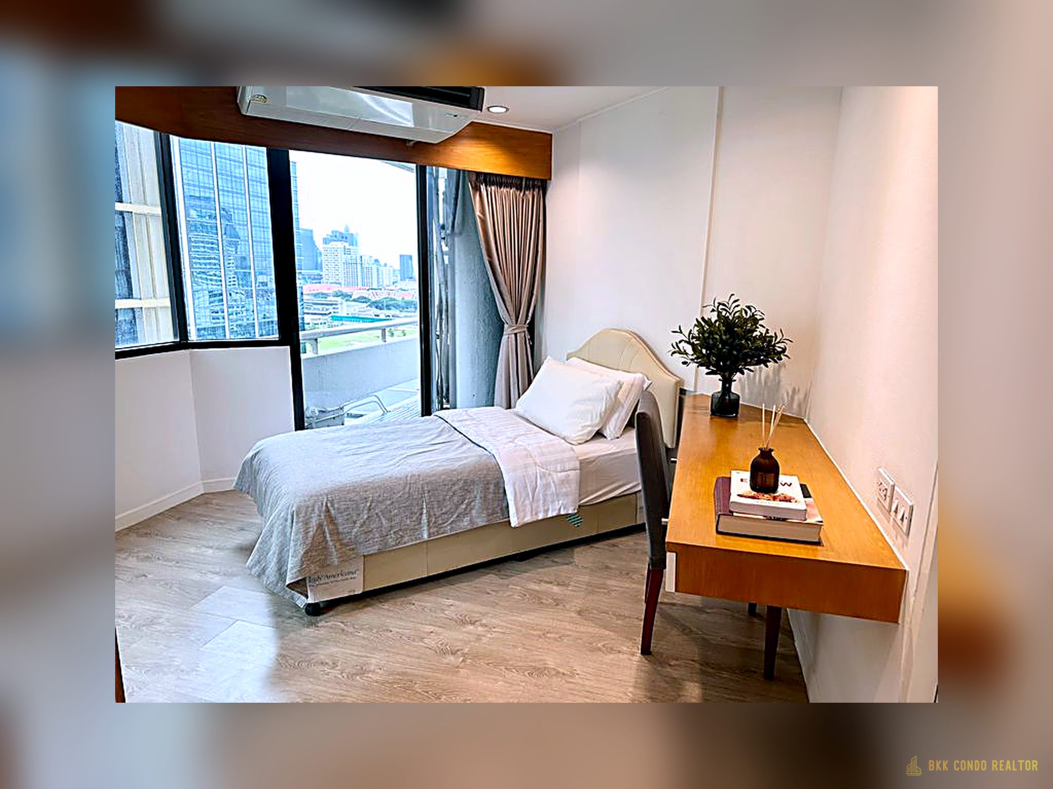 2-Bedroom Condo for Rent at The Royal Place 1 (84 sqm) — Ratchadamri BTS