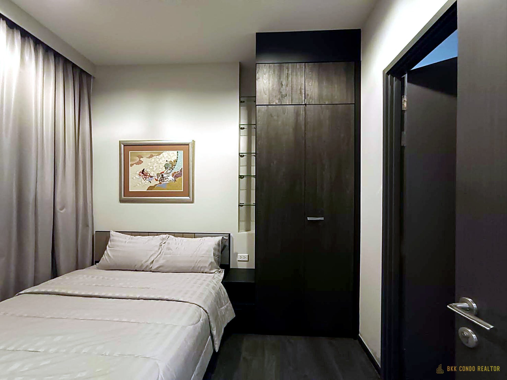 1-Bedroom Condo for Rent at Edge Sukhumvit 23 (31 sqm) — Asoke BTS