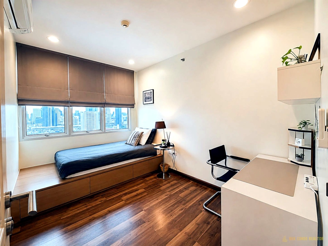 2-Bedroom Condo for Rent at Chewathai Ratchaprarop (55 sqm) — Victory Monument BTS