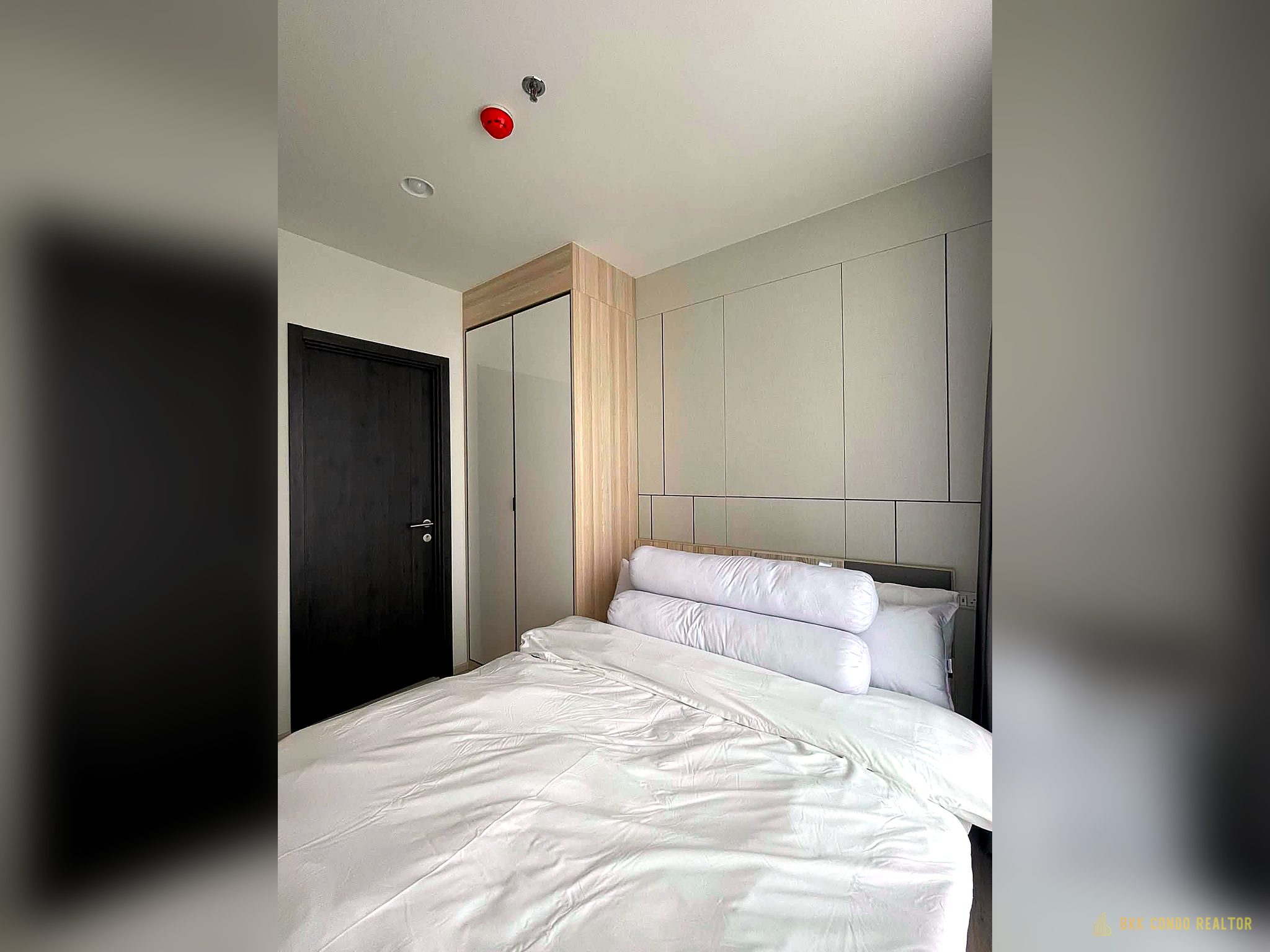 07-bedroom 1-Bedroom Condo for Rent at XT Huaikhwang (35 sqm) — Huai Khwang MRT