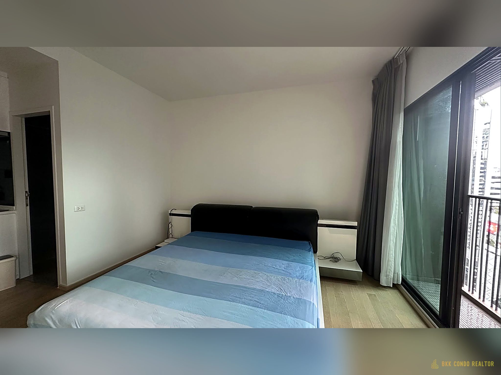 Studio Condo for Rent at Noble Refine Sukhumvit 26 (32 sqm) — Phrom Phong BTS