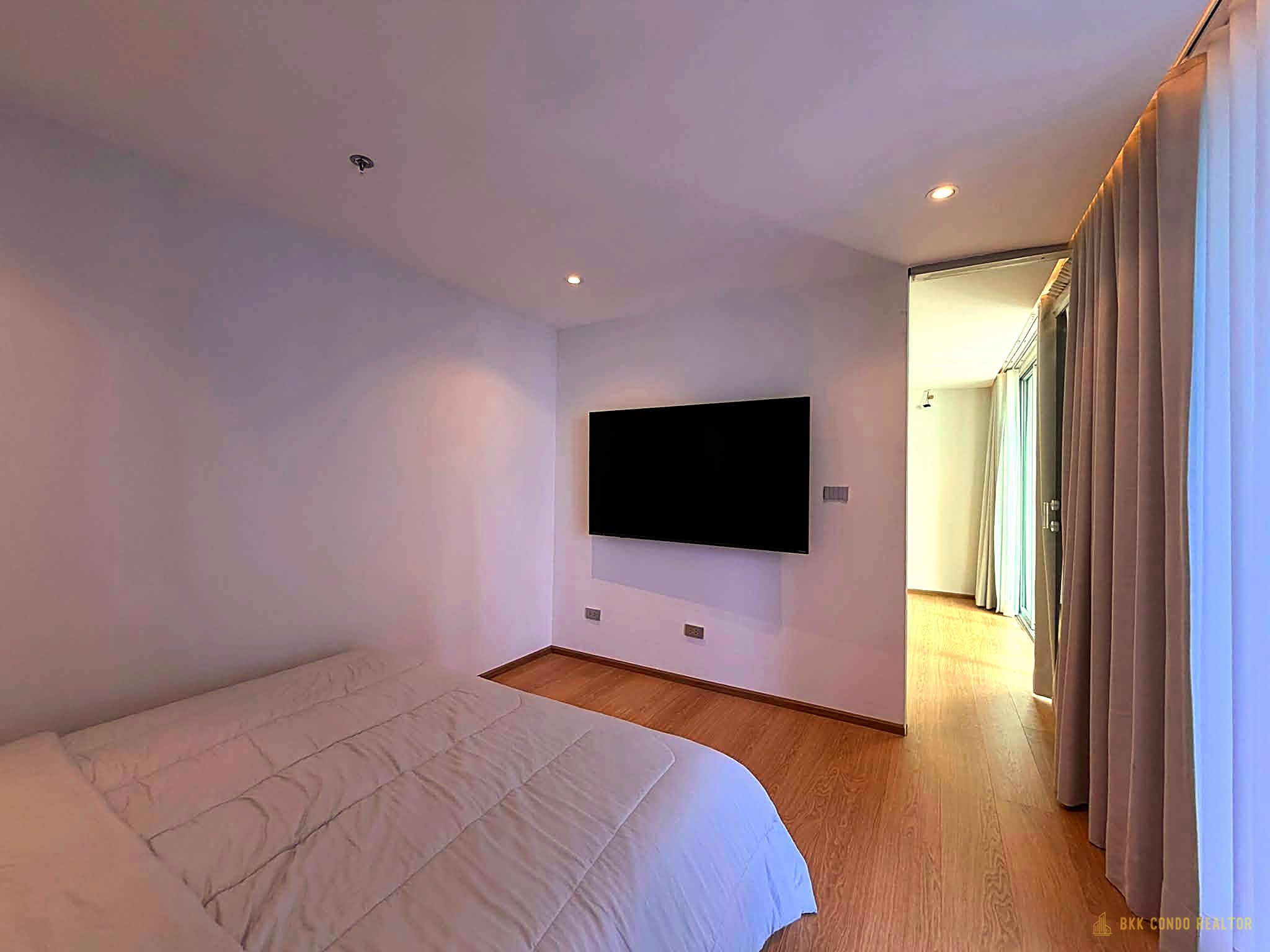 07-bedroom-32 2-Bedroom Condo for Rent at Asoke Place (80 sqm) — Asoke BTS
