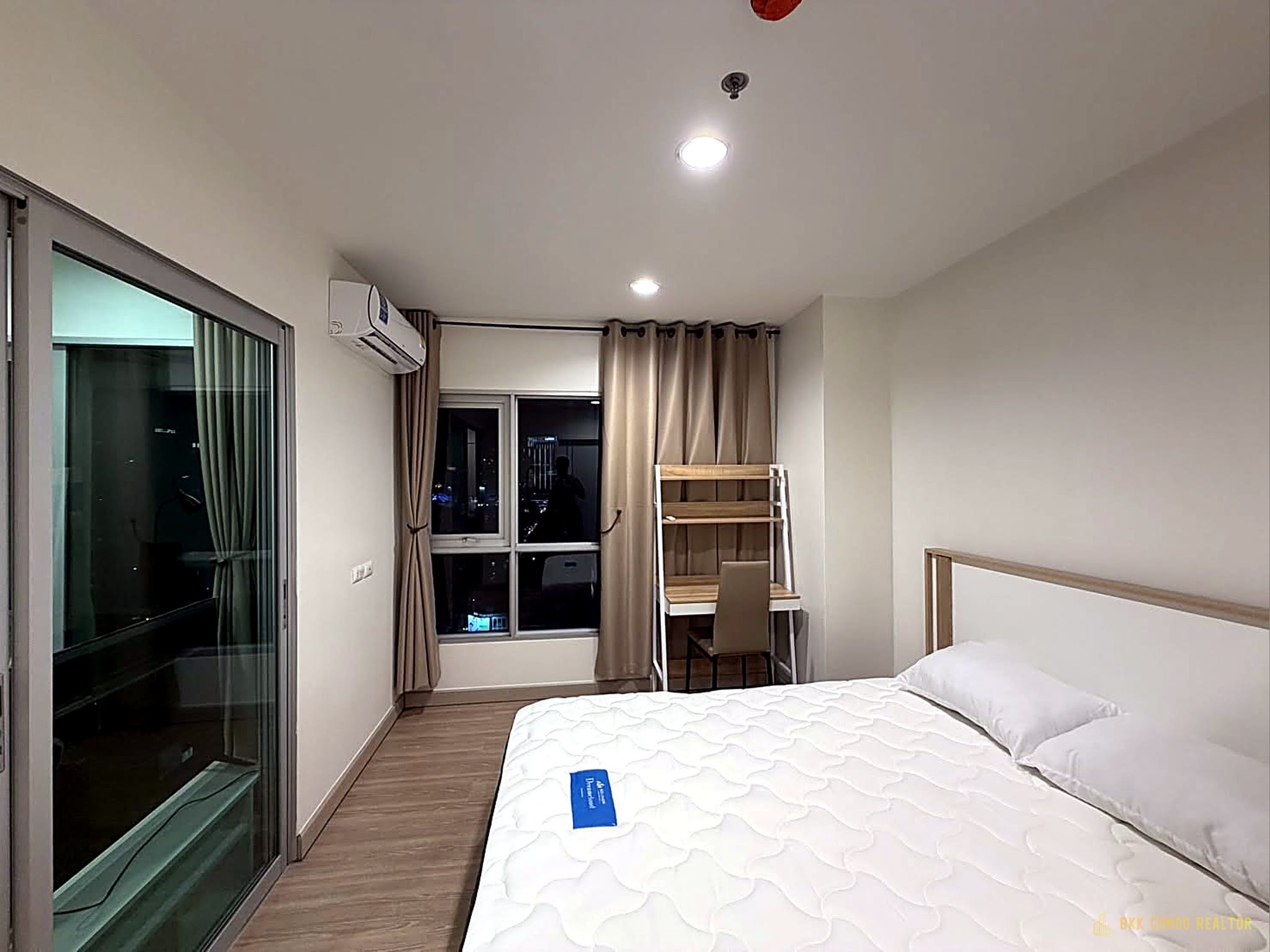 Studio Condo for Rent at Aspire Rama 4 (28.5 sqm) — Ekkamai BTS