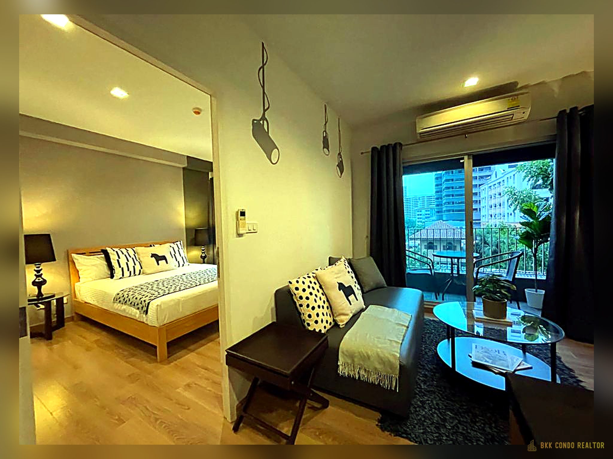 1-Bedroom Condo for Rent at The Seed Musee Sukhumvit 26 (44 sqm) — Phrom Phong BTS