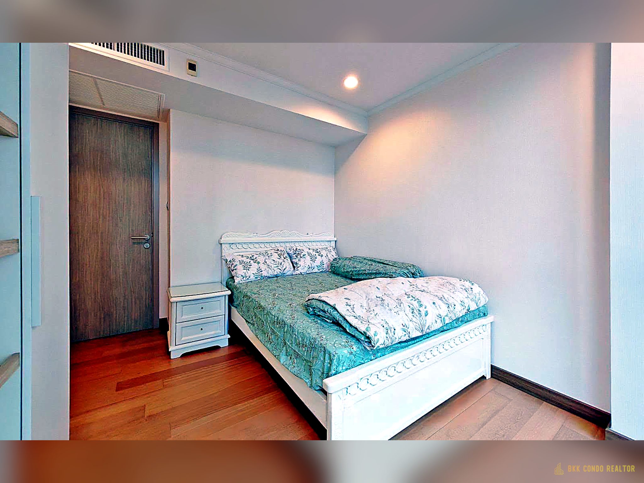 1-Bedroom Condo for Rent at Supalai Oriental Sukhumvit 39 (46.5 sqm) — Asoke MRT