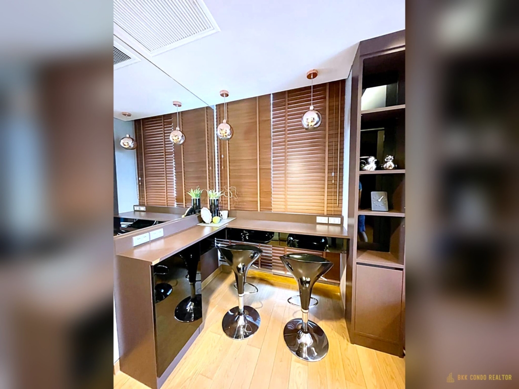 1-Bedroom Condo for Rent at Lumpini 24 (30 sqm) — Phrom Phong BTS