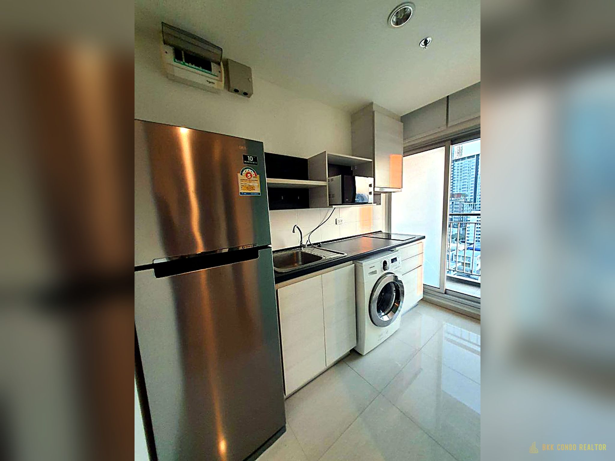 07-kitchen-19 2-Bedroom Condo for Rent at Life Ratchadapisek (46 sqm) — Huai Khwang MRT